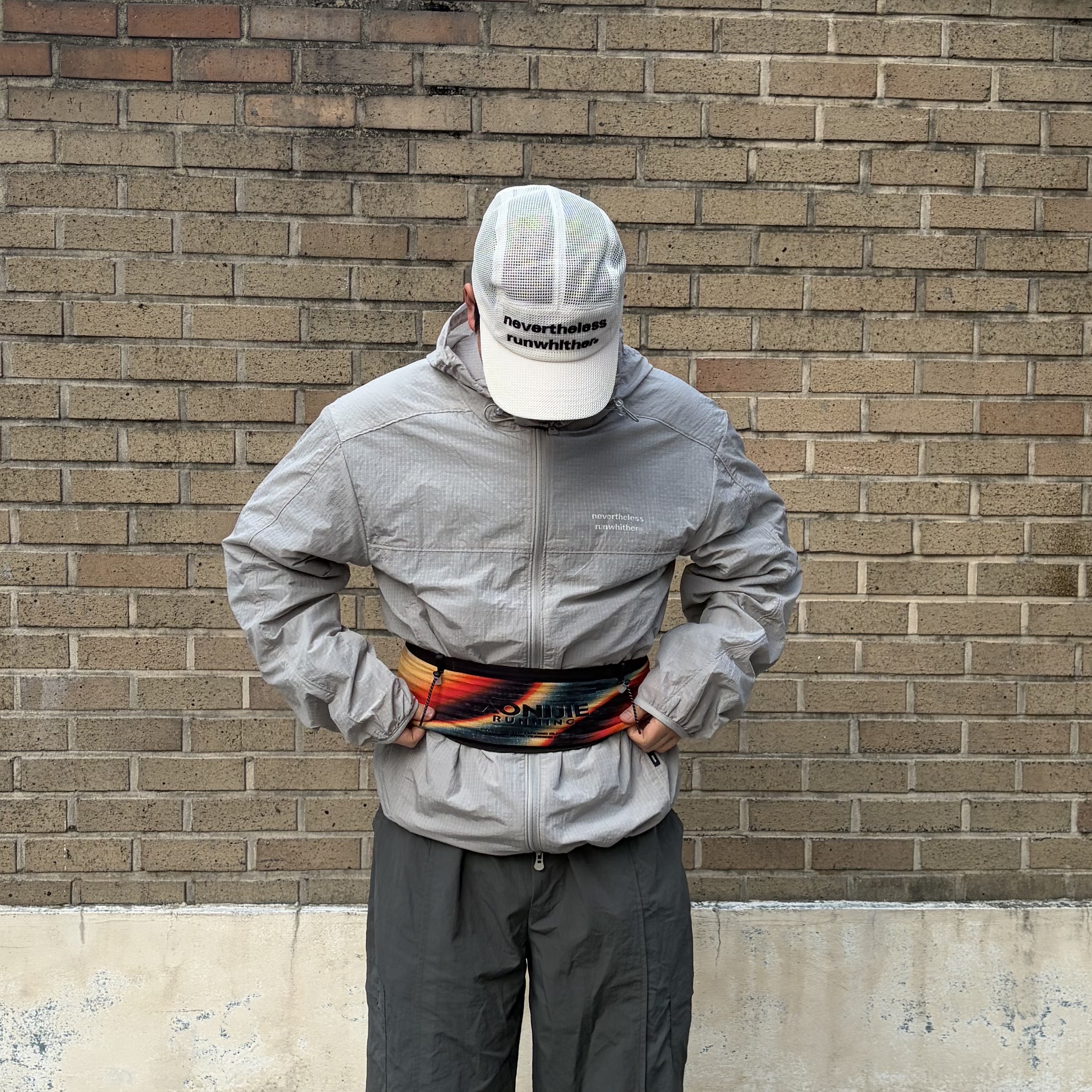 [KREAM 단독] runwhither Windbreaker Jacket V2 Gray 착용 스타일 - 2