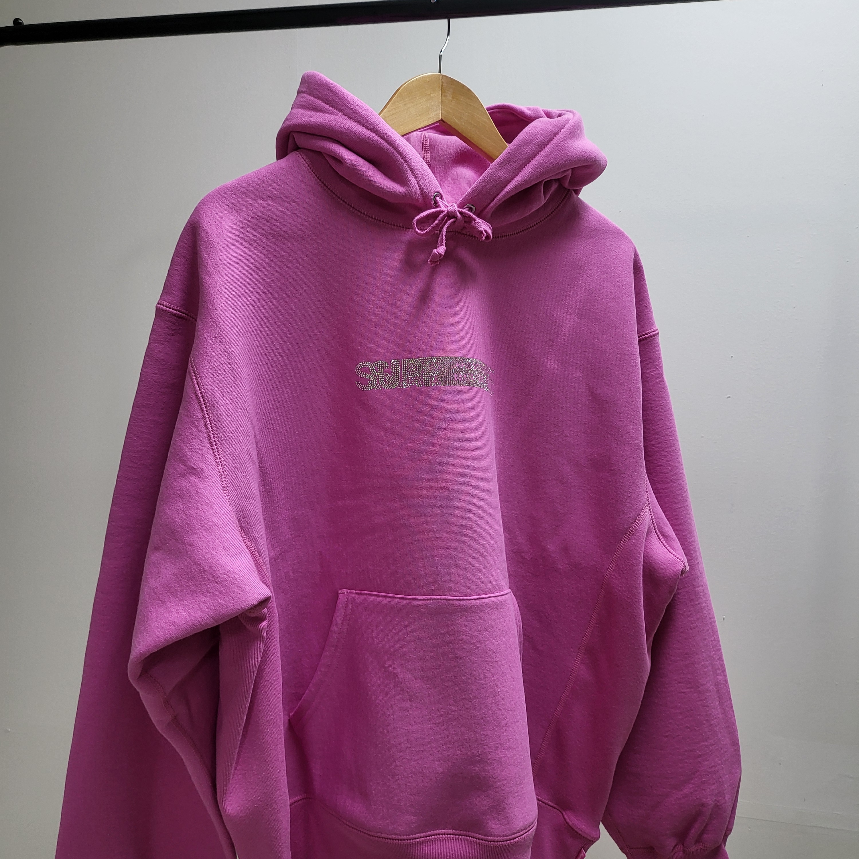Supreme Swarovski Motion Logo Hooded Sweatshirt Pink - 25FW 착용 스타일