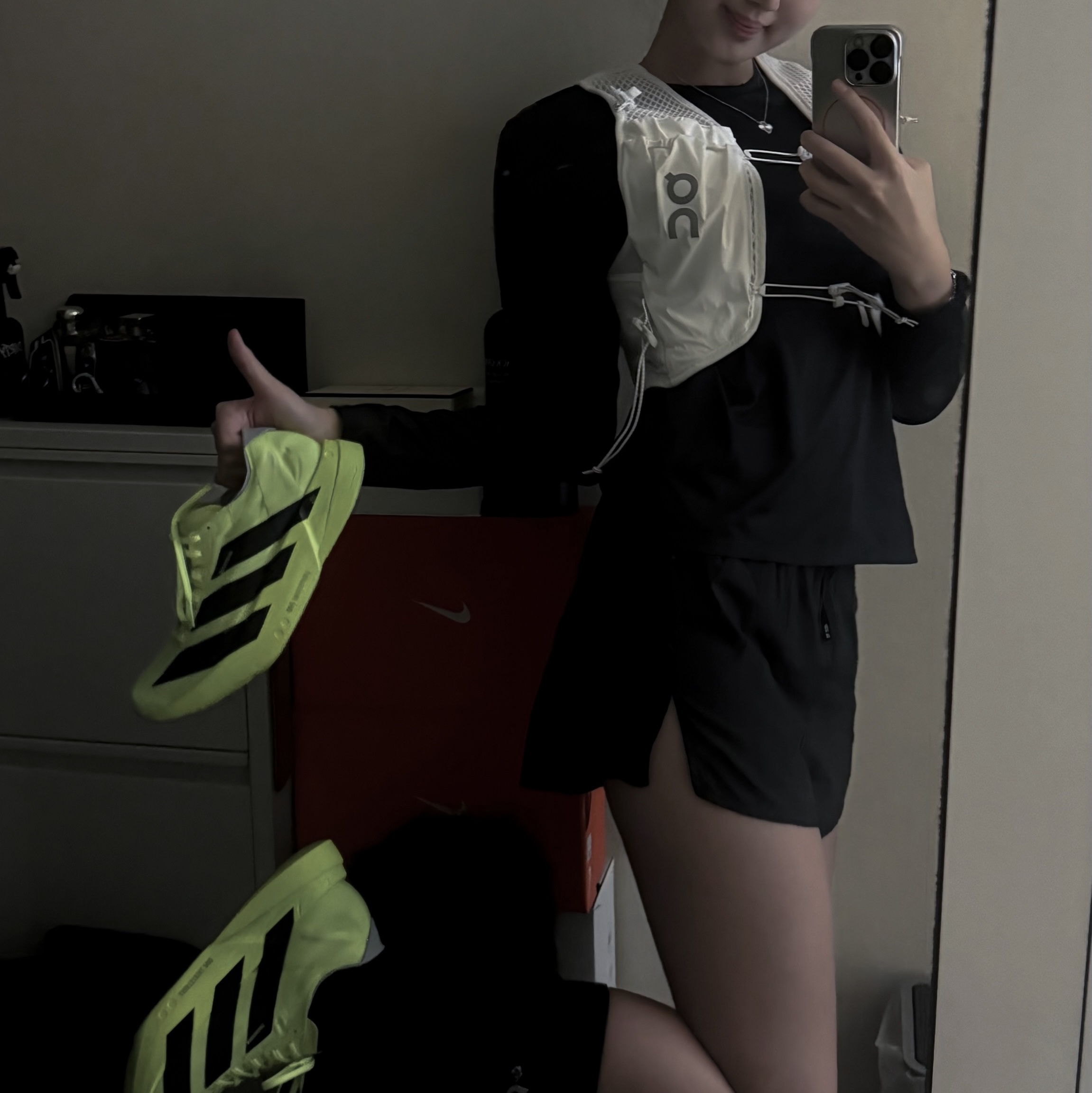 On Running Ultra Vest Pro White, Adidas Adizero Adios Pro 4 Lucid Lemon Core Black 착용 스타일