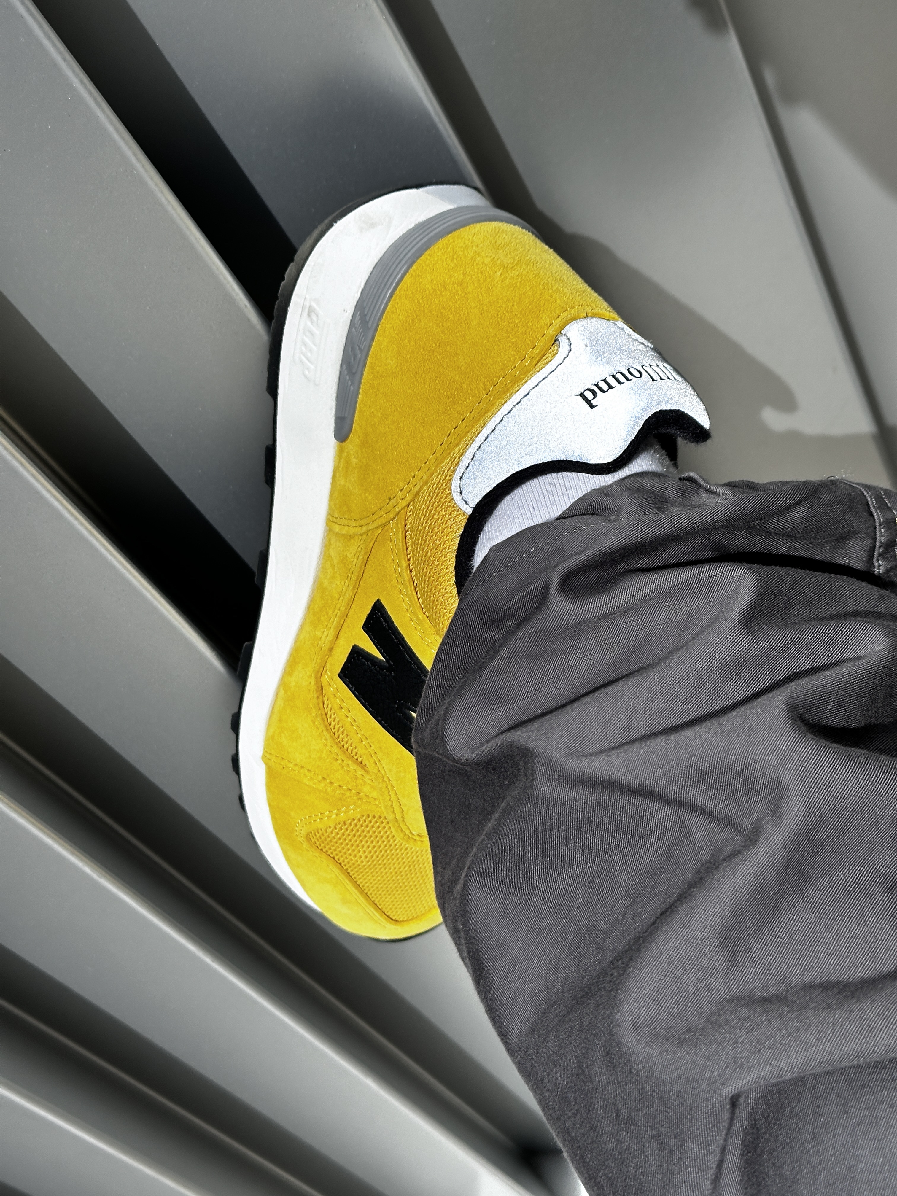 New Balance x JJJJound 475 Yellow White 착용 스타일 - 2