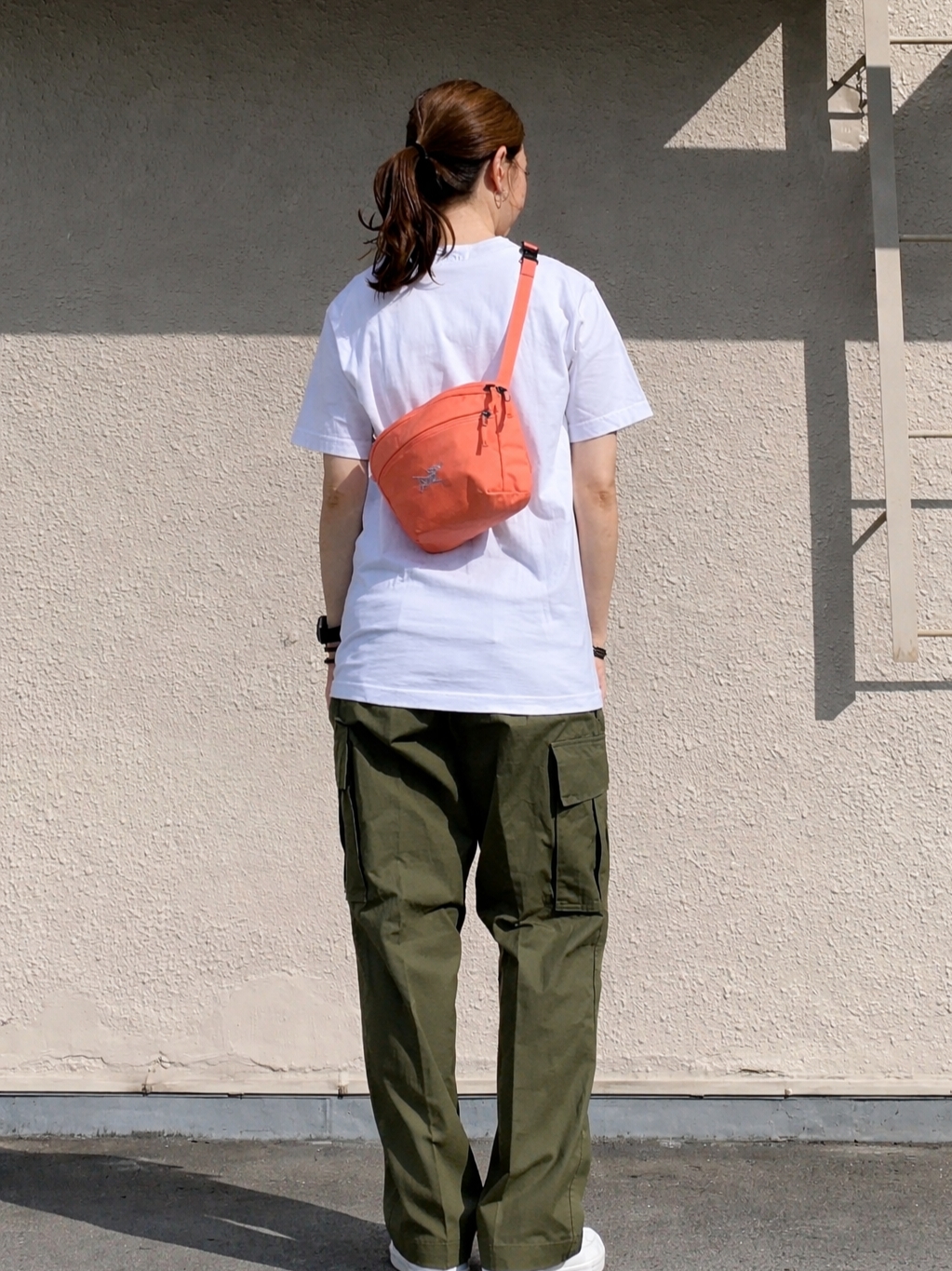 Arc'teryx x Beams Boy Mantis1 Waistpack Cosmic Bloom, Arc'teryx Mantis 2 Waistpack Whiteout 착용 스타일 - 3