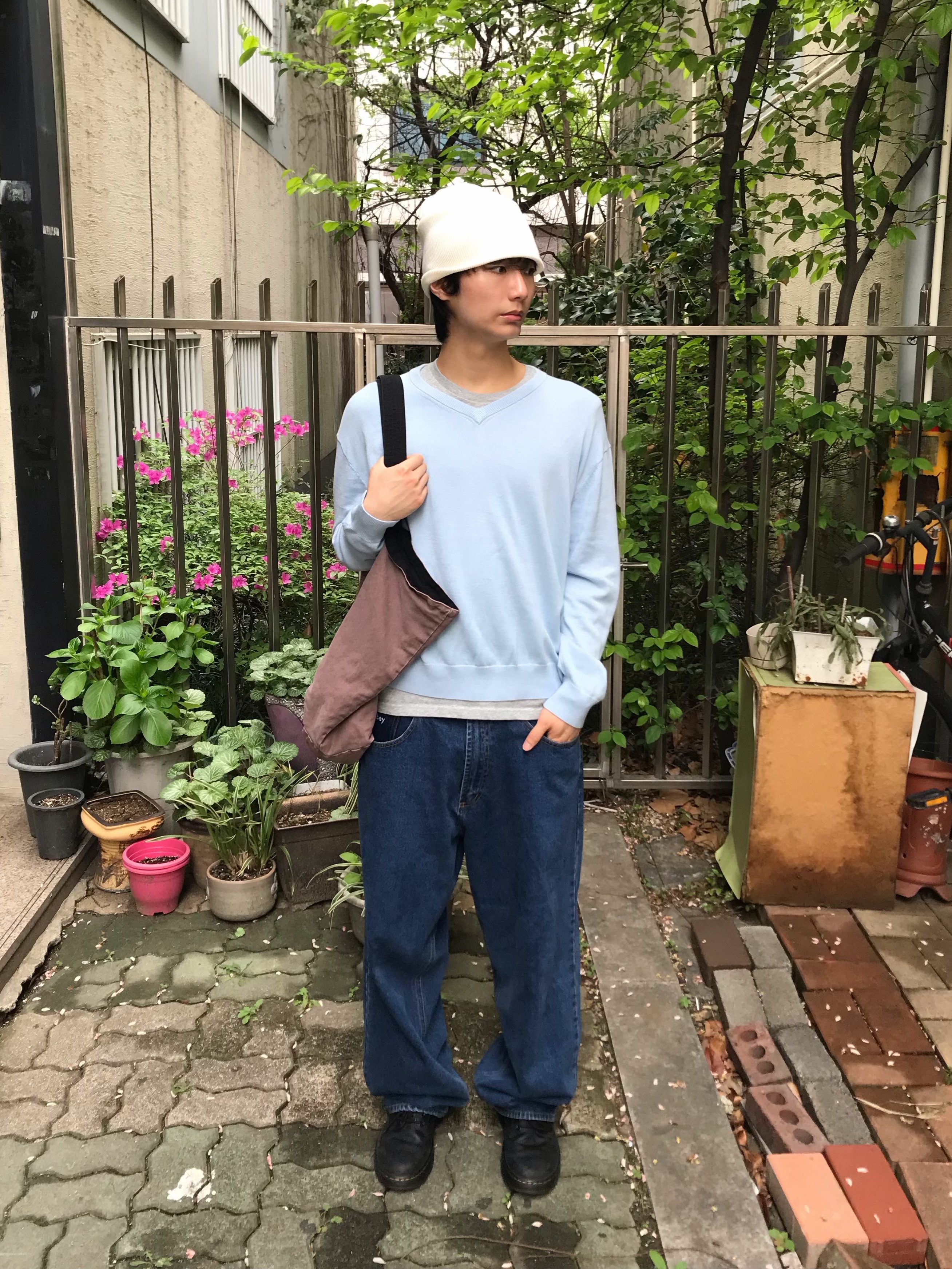Noun Crop V Neck Knit Sky Blue, Dr. Martens 1461 Smooth Black 착용 스타일 - 1