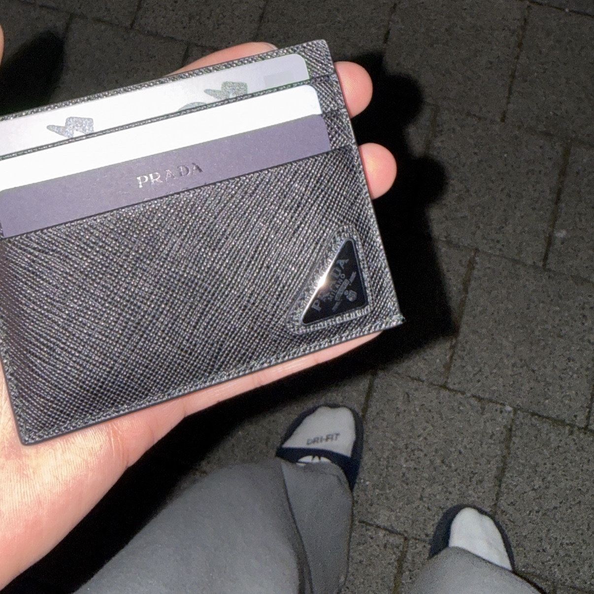 Prada Saffiano Leather Card Holder Black 착용 스타일