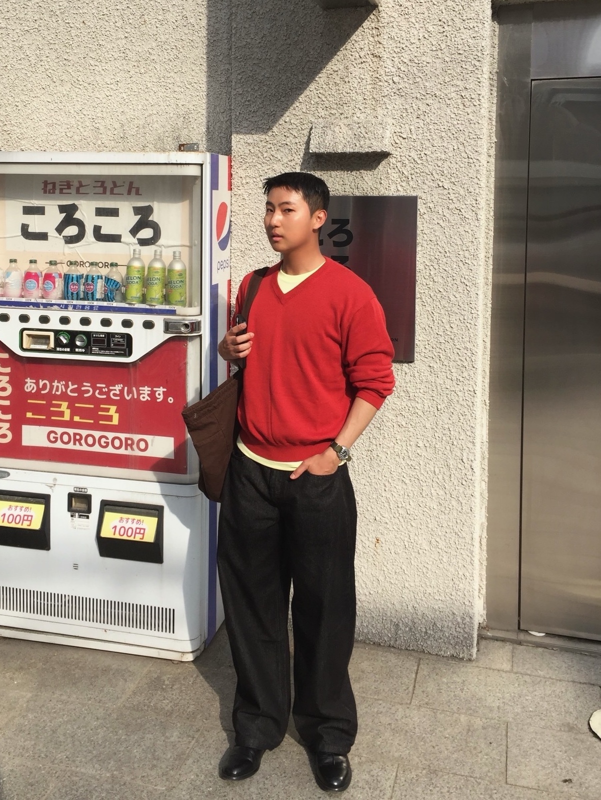 Noun Crop V Neck Knit Red 착용 스타일