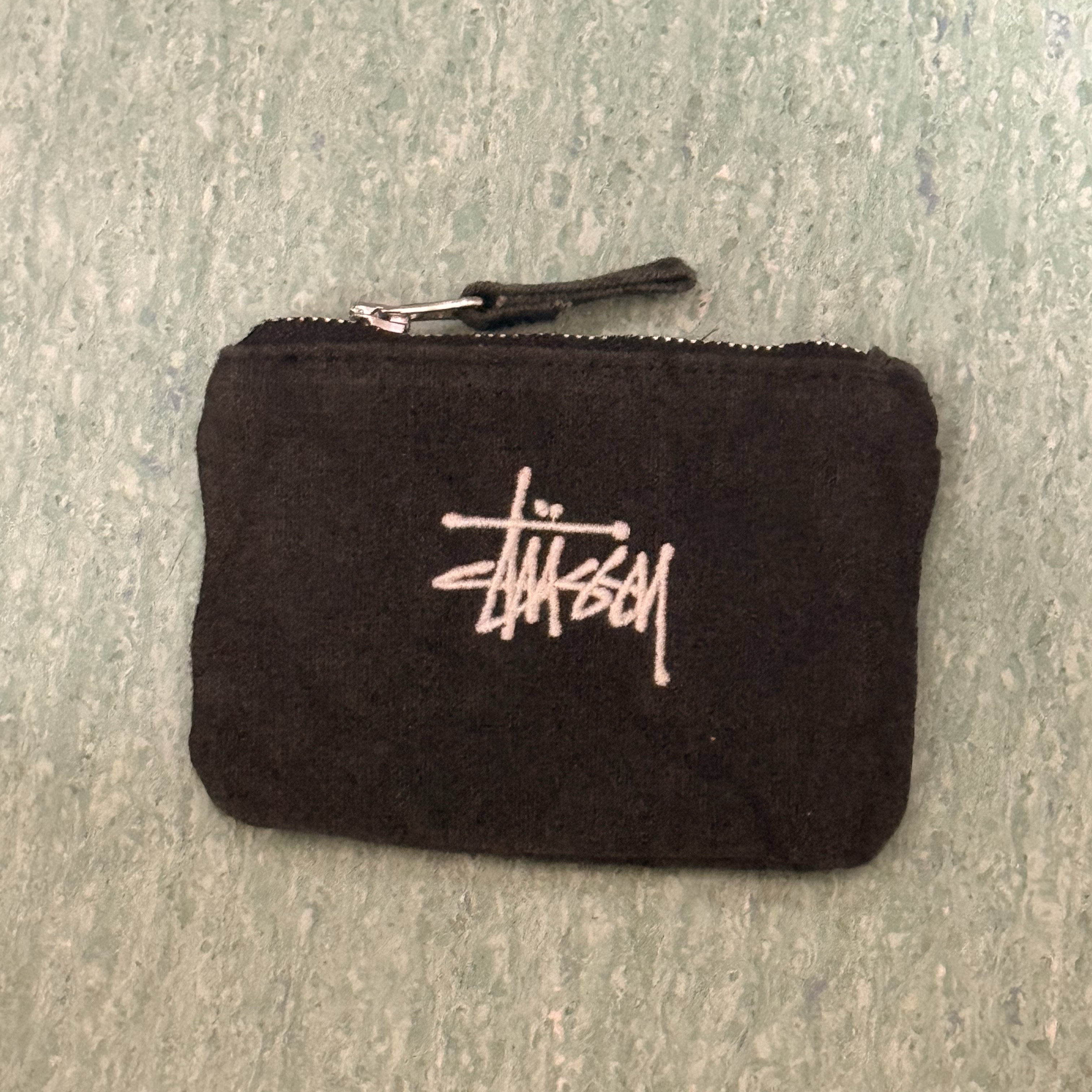 Stussy Canvas Coin Pouch Washed Black 착용 스타일