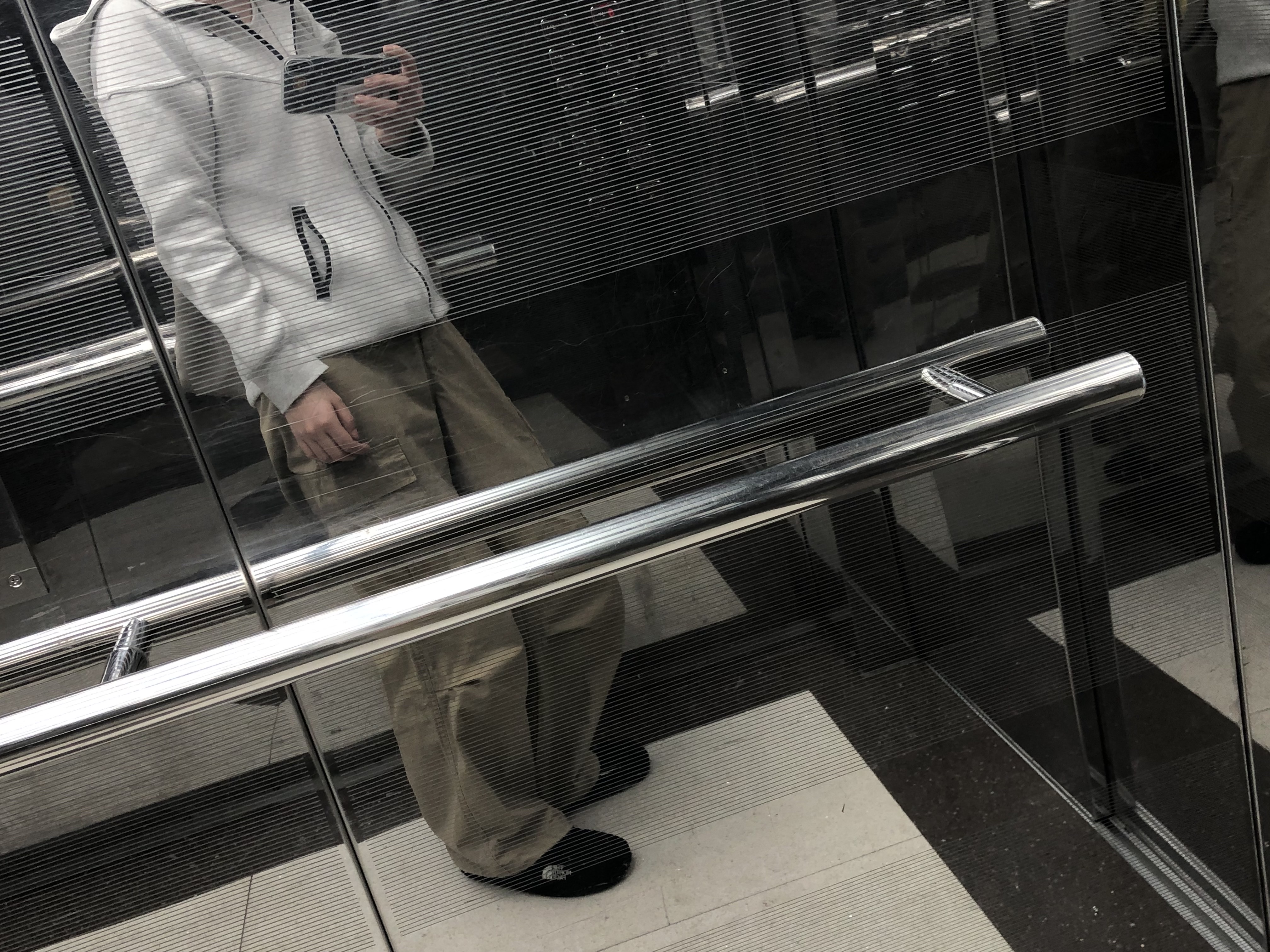 The North Face Nuptse Ex Mule Black, (W) Nike NSW Tech Fleece Windrunner Full Zip Hoodie Light Grey Heather - Asia 착용 스타일 - 1