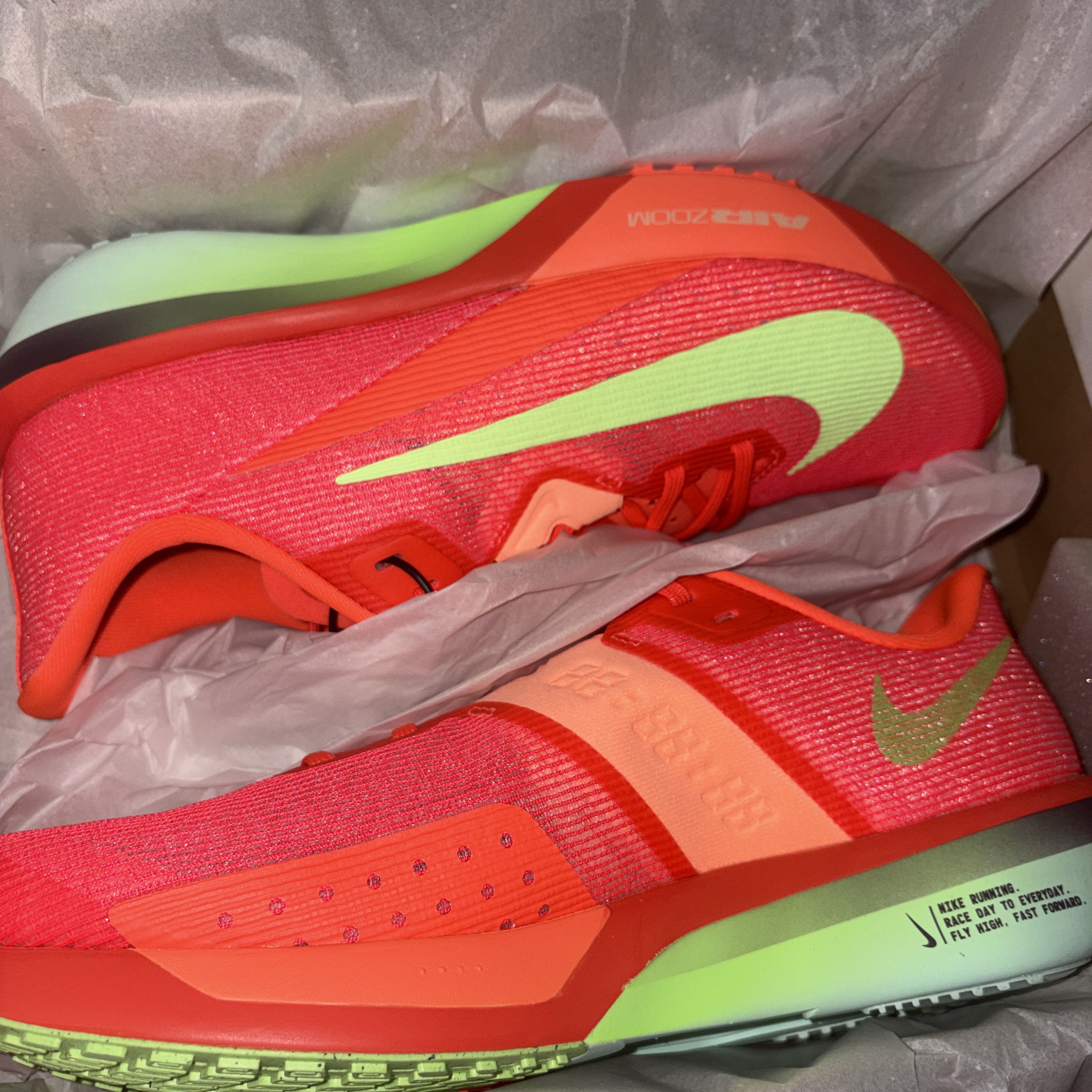 Nike Air Zoom Rival Fly 4 Bright Crimson Hyper Orange 착용 스타일