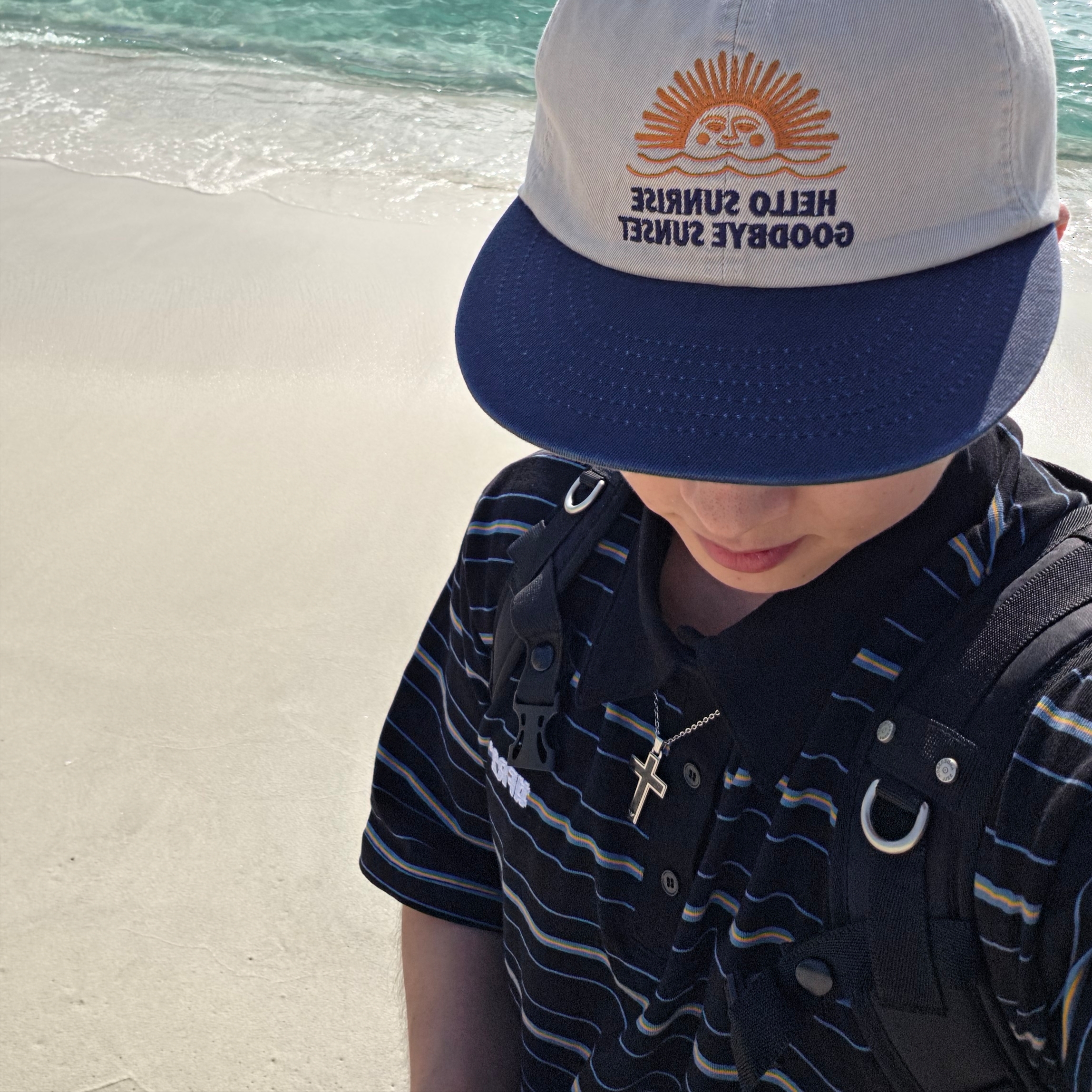 Emporio Armani Stainless Steel Cross Necklace, Hello Sunrise 90s Logo 6Panel Cap Beige & Navy 착용 스타일