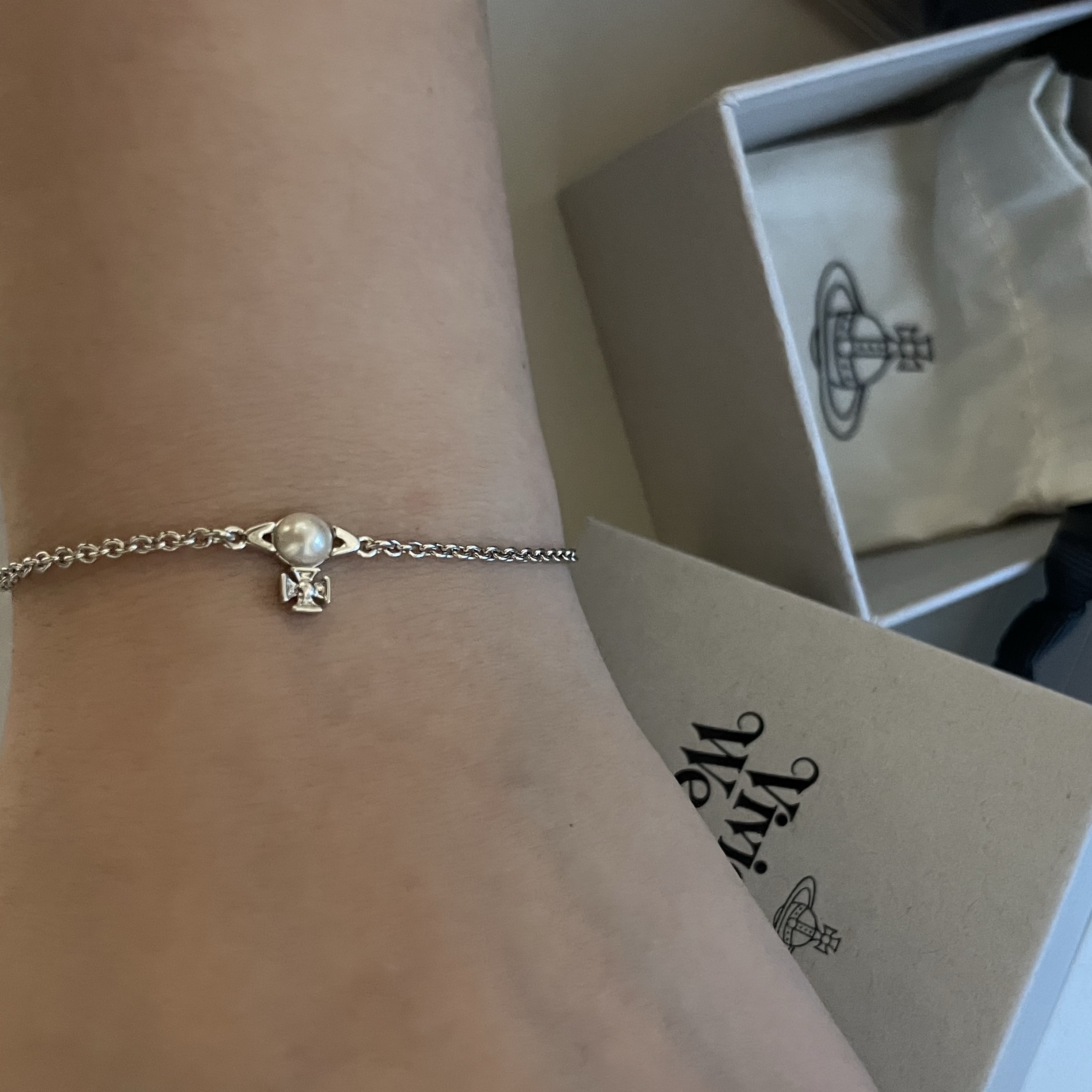 Vivienne Westwood Balbina Bracelet Silver 착용 스타일 - 2