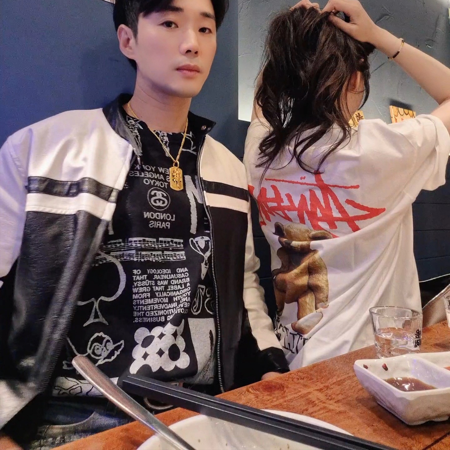 Stussy Sara T-Shirt Black, Stussy Built Tough T-Shirt White 착용 스타일