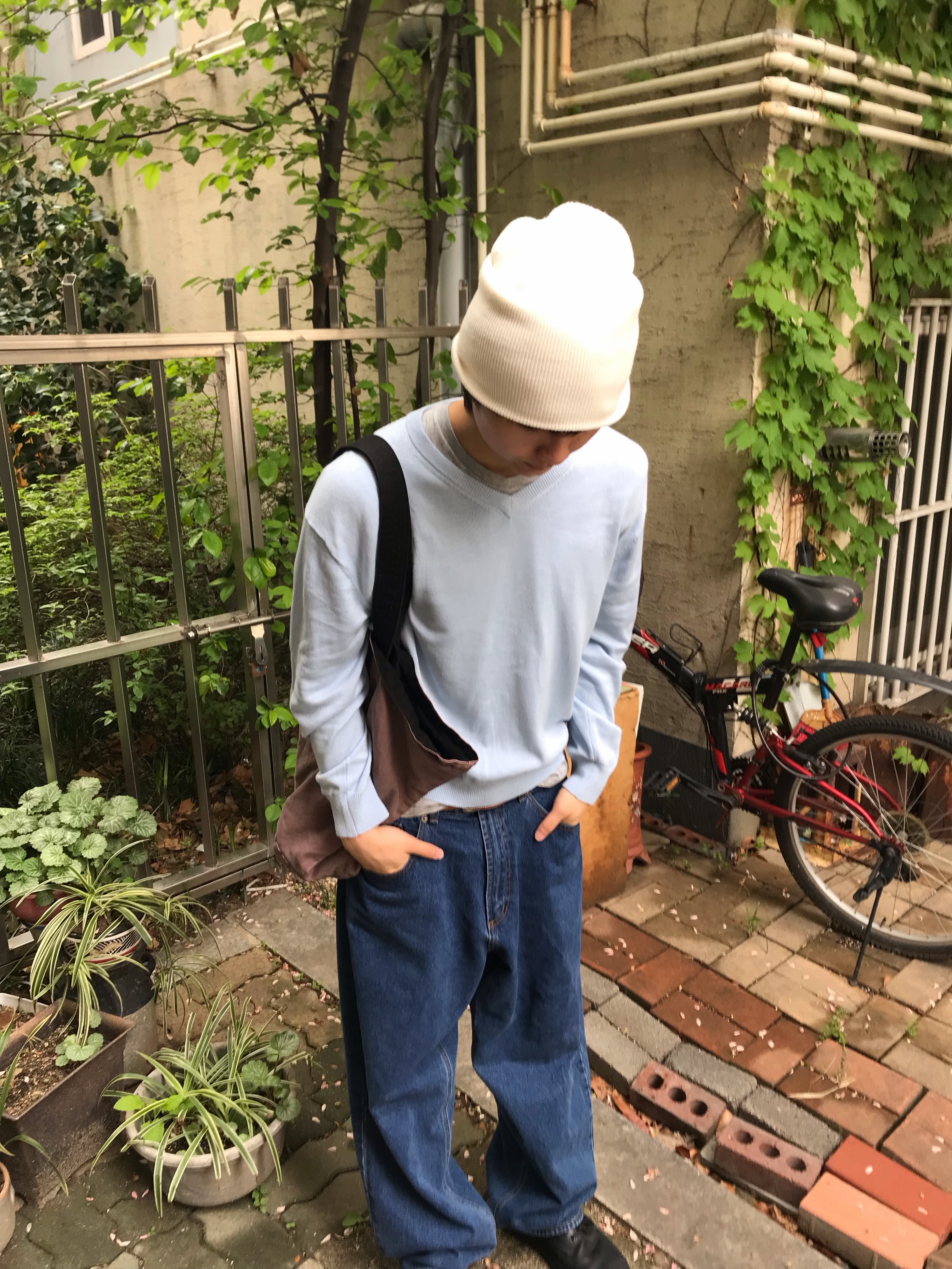 Noun Crop V Neck Knit Sky Blue, Dr. Martens 1461 Smooth Black 착용 스타일 - 2