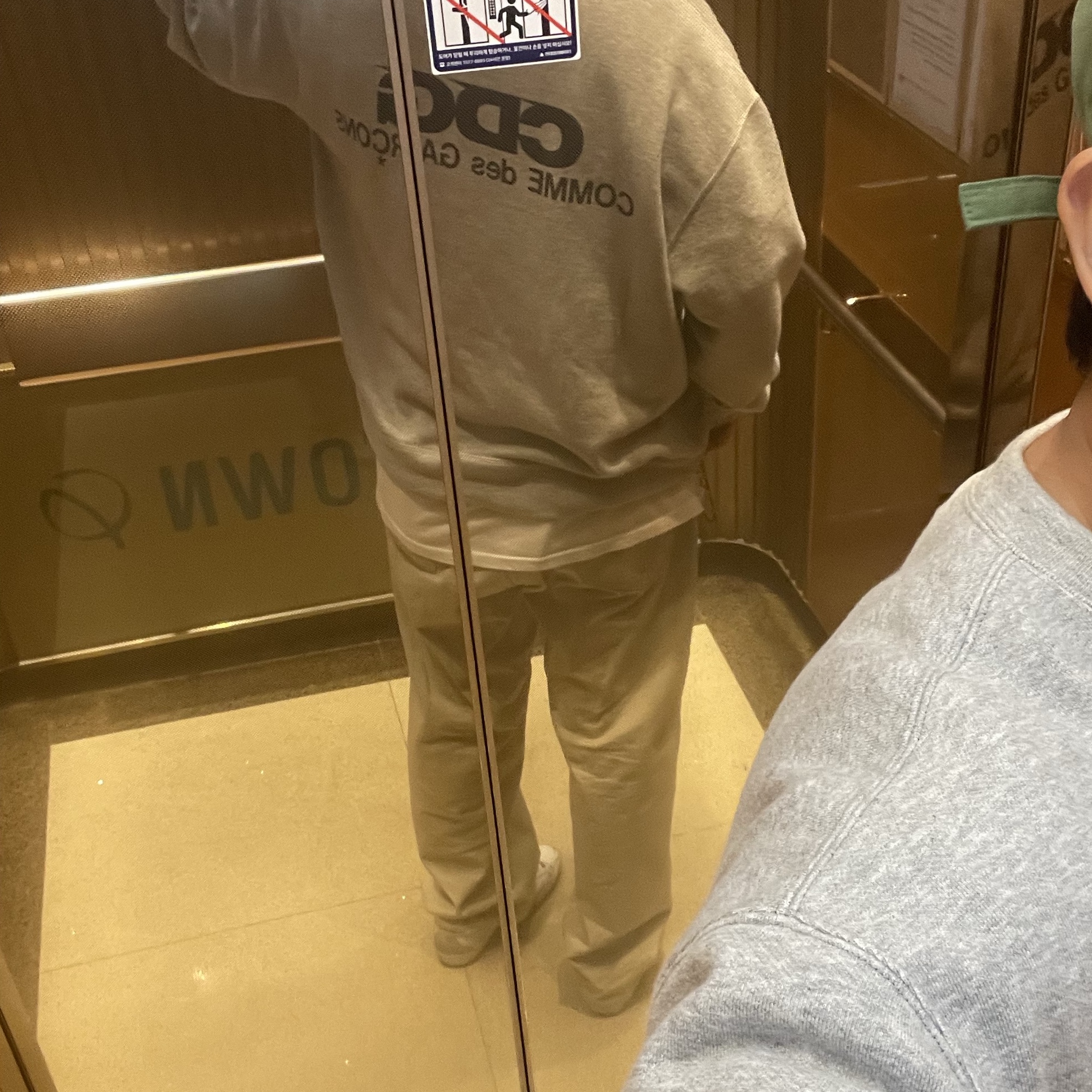 CDG Oversized Sweatshirt Grey 착용 스타일