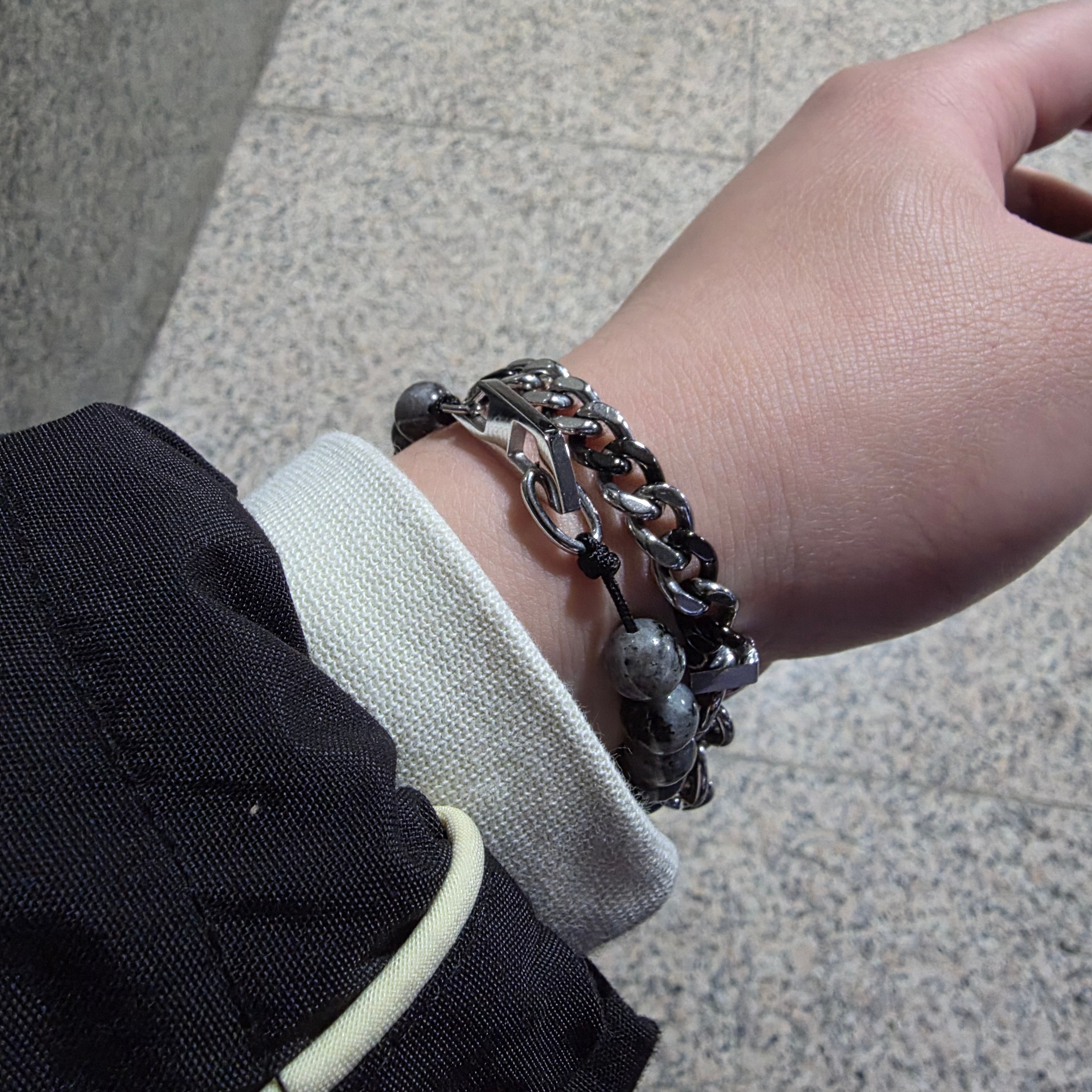 Diesel Dx1339 Labradorite Beaded Bracelet Multicolor, Diesel Dx1498 Two-Tone Stainless Steel Chain Bracelet Black 착용 스타일