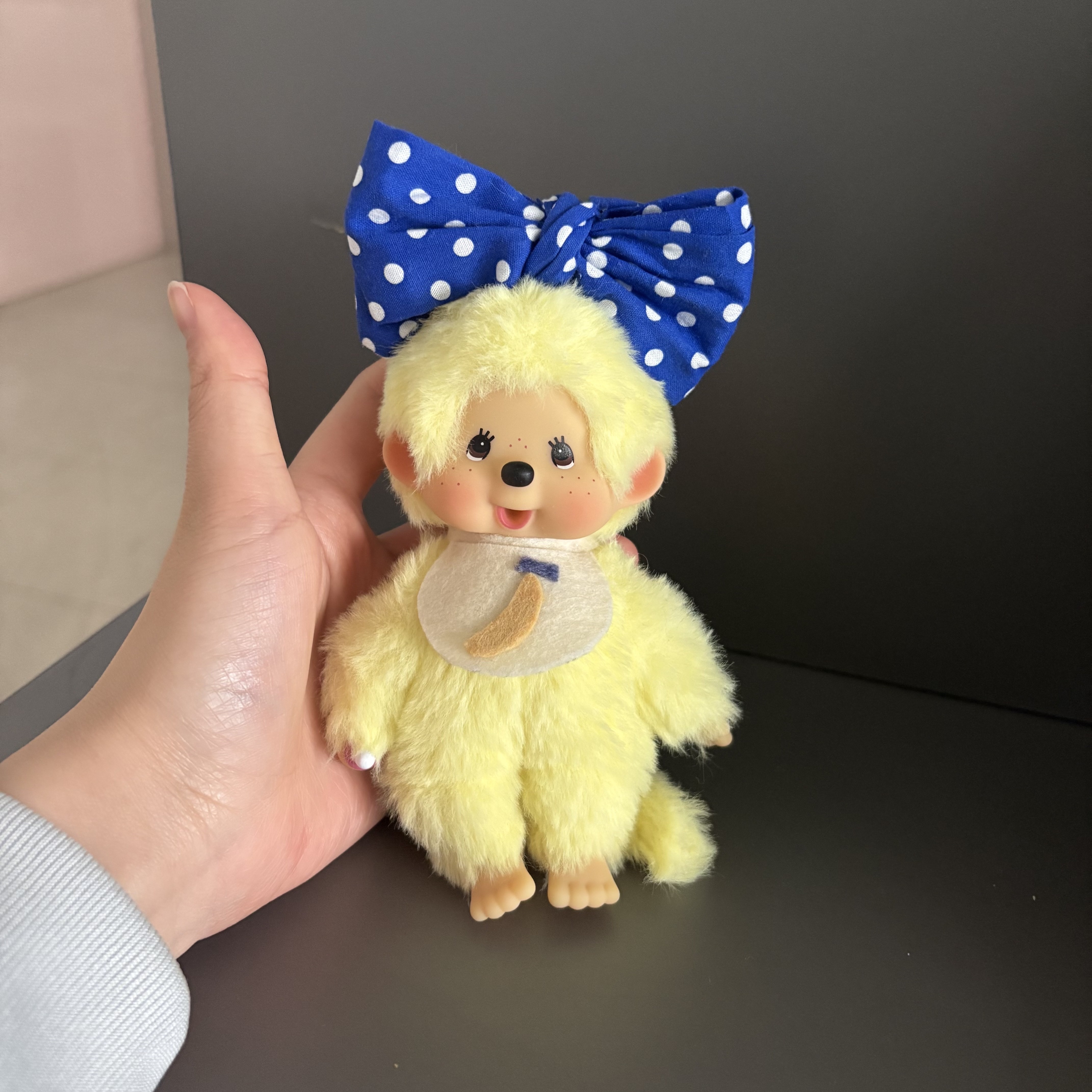 Monchhichi COLORS Keychain Yellow 착용 스타일 - 2