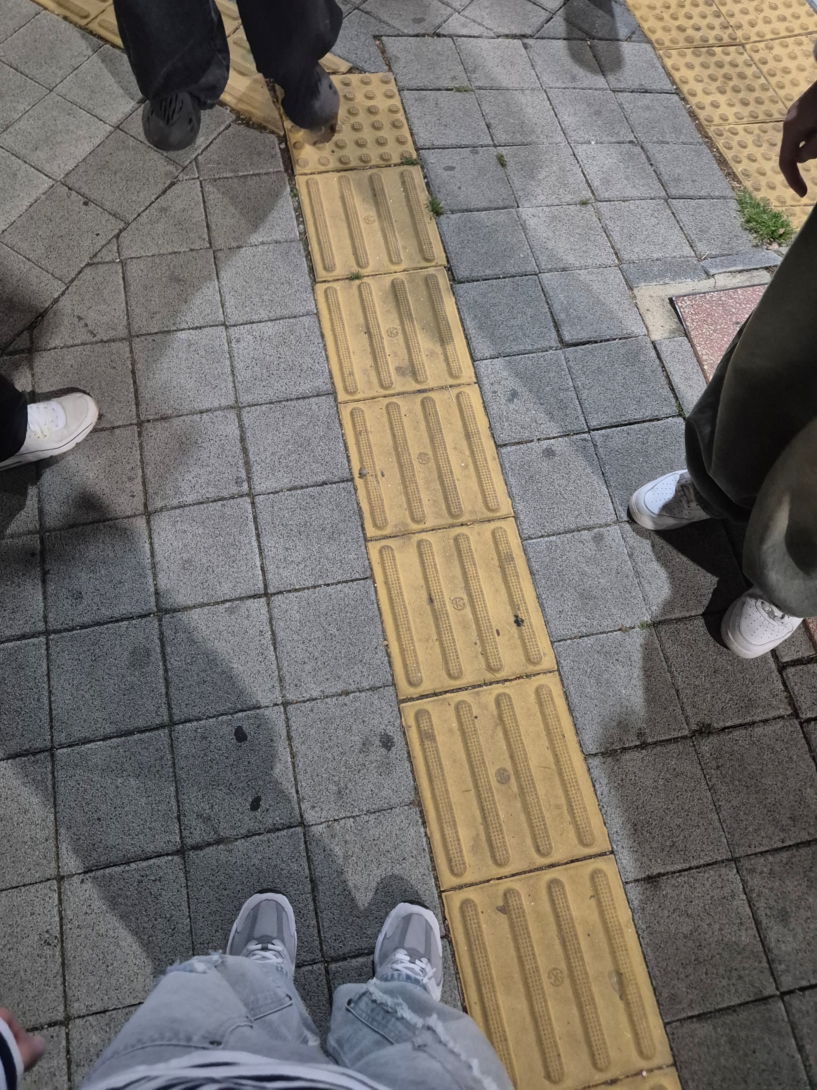 New Balance 530 Summer Fog Marblehead, Nike x Supreme Air Force 1 Low White 착용 스타일