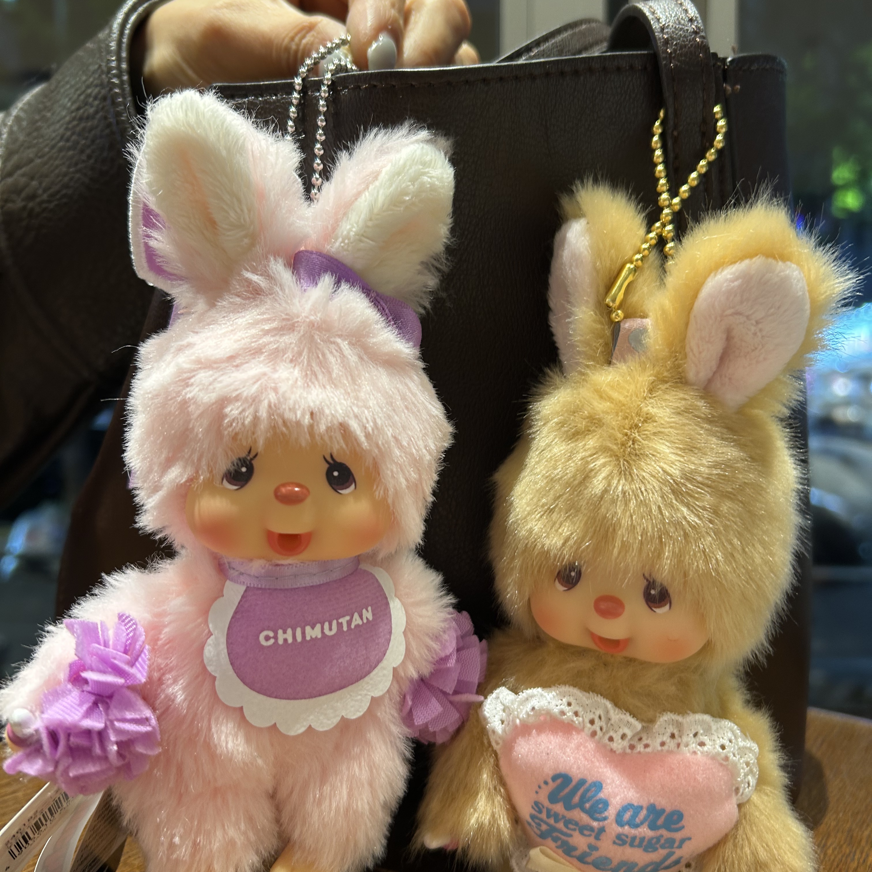 Monchhichi Happy Color Chimutan Keychain 착용 스타일