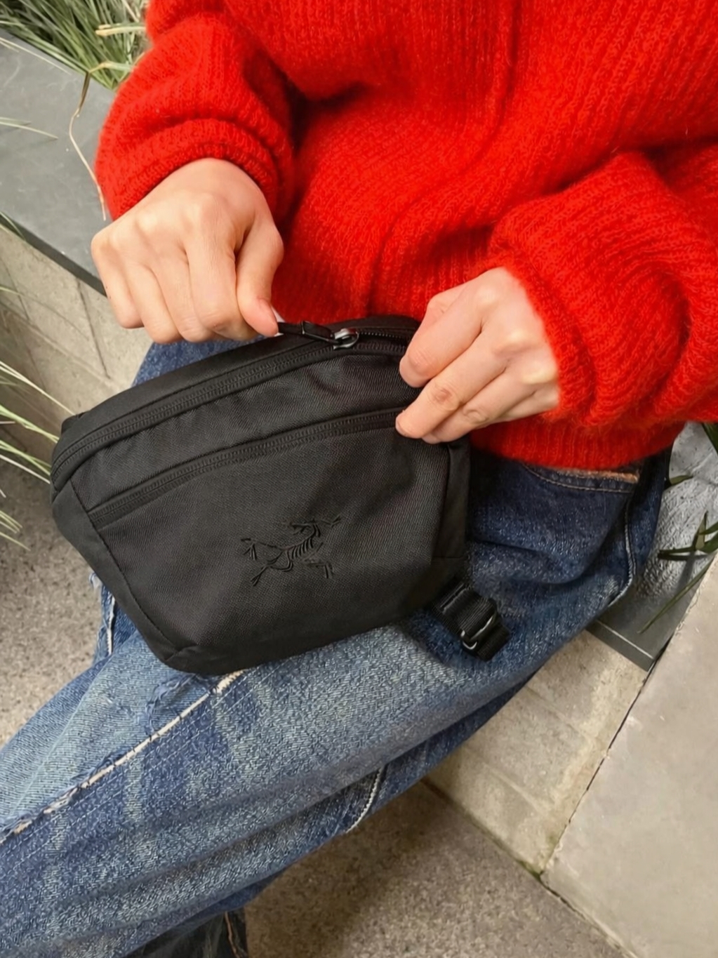 Arc'teryx x Beams Boy Mantis1 Waistpack Cosmic Bloom, Arc'teryx Mantis 2 Waistpack Whiteout 착용 스타일 - 6