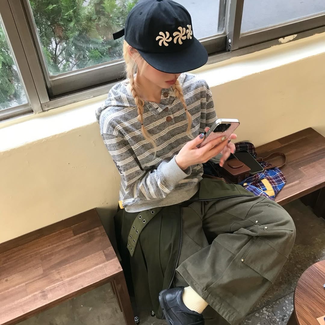 MAINBOOTH Cookie Stripe Hood T-shirt GRAY 착용 스타일 - 1