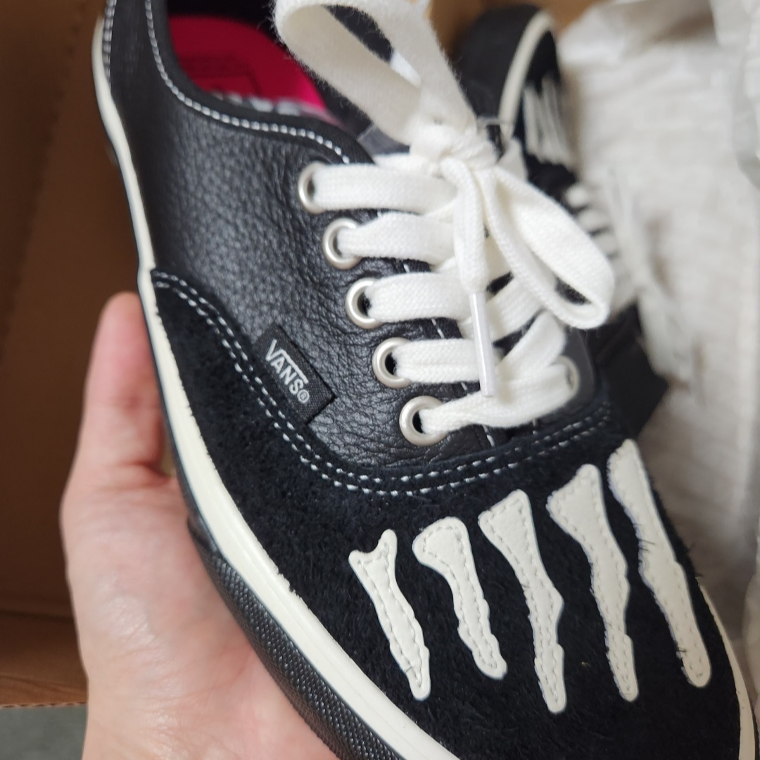 Vans x Mark SBTG Authentic Black 착용 스타일
