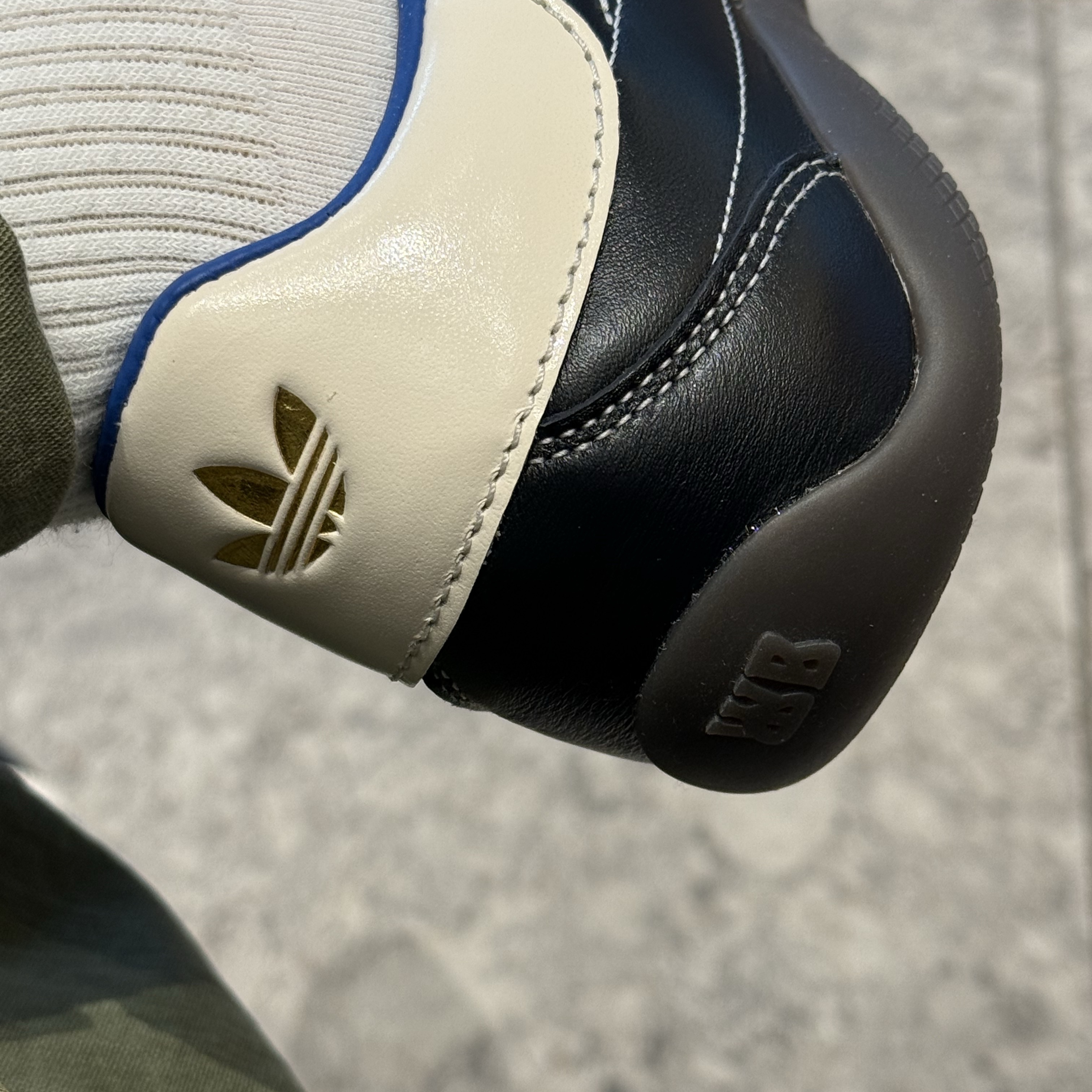 Adidas x Wales Bonner Karintha OG Core Black Wonder White 착용 스타일 - 3
