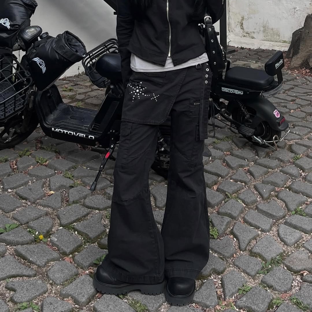 MAINBOOTH Cargo Bootcut Pants BLACK, MAINBOOTH Cargo Layered Belt BLACK 착용 스타일 - 3