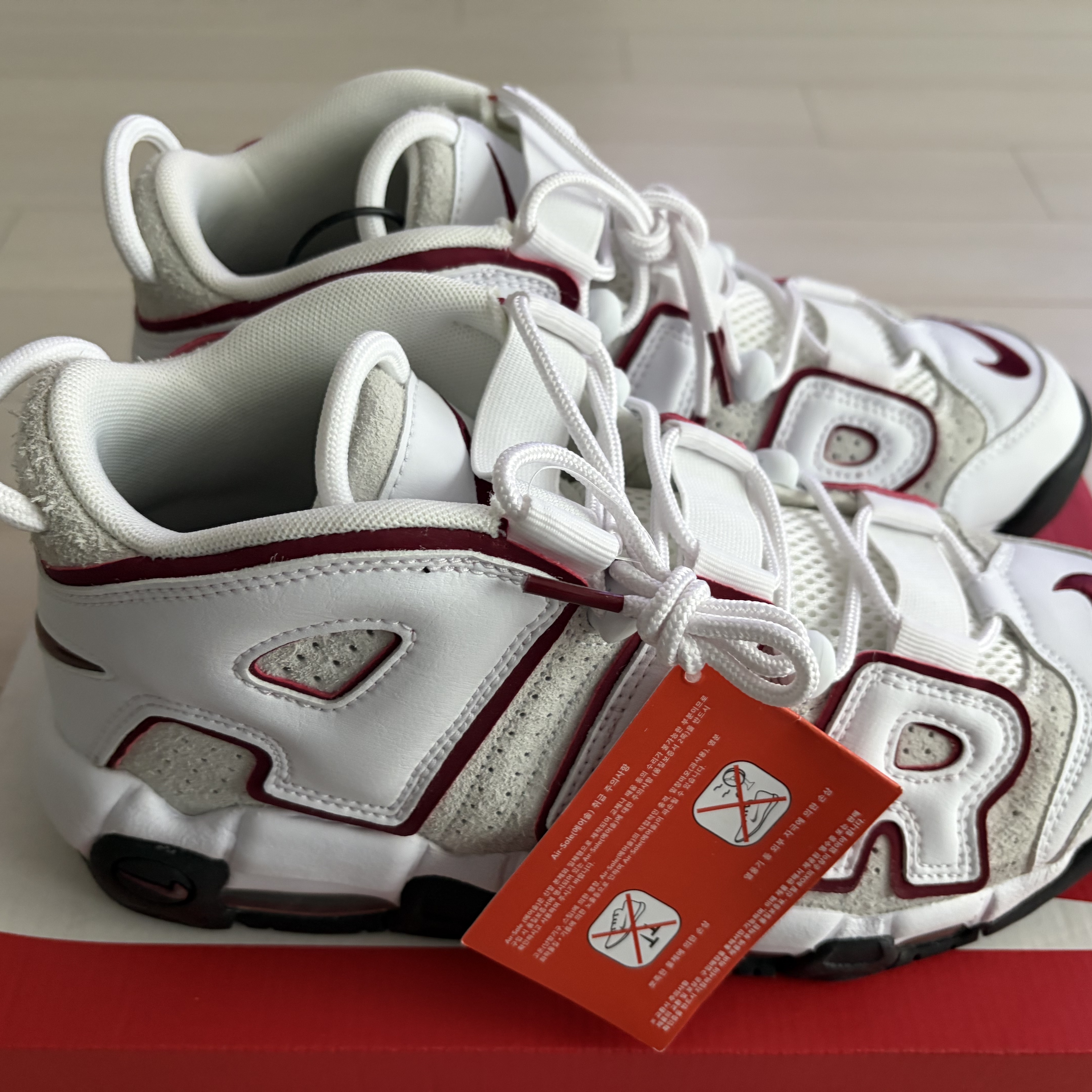 Nike Air More Uptempo 96 White Team Red 착용 스타일 - 2