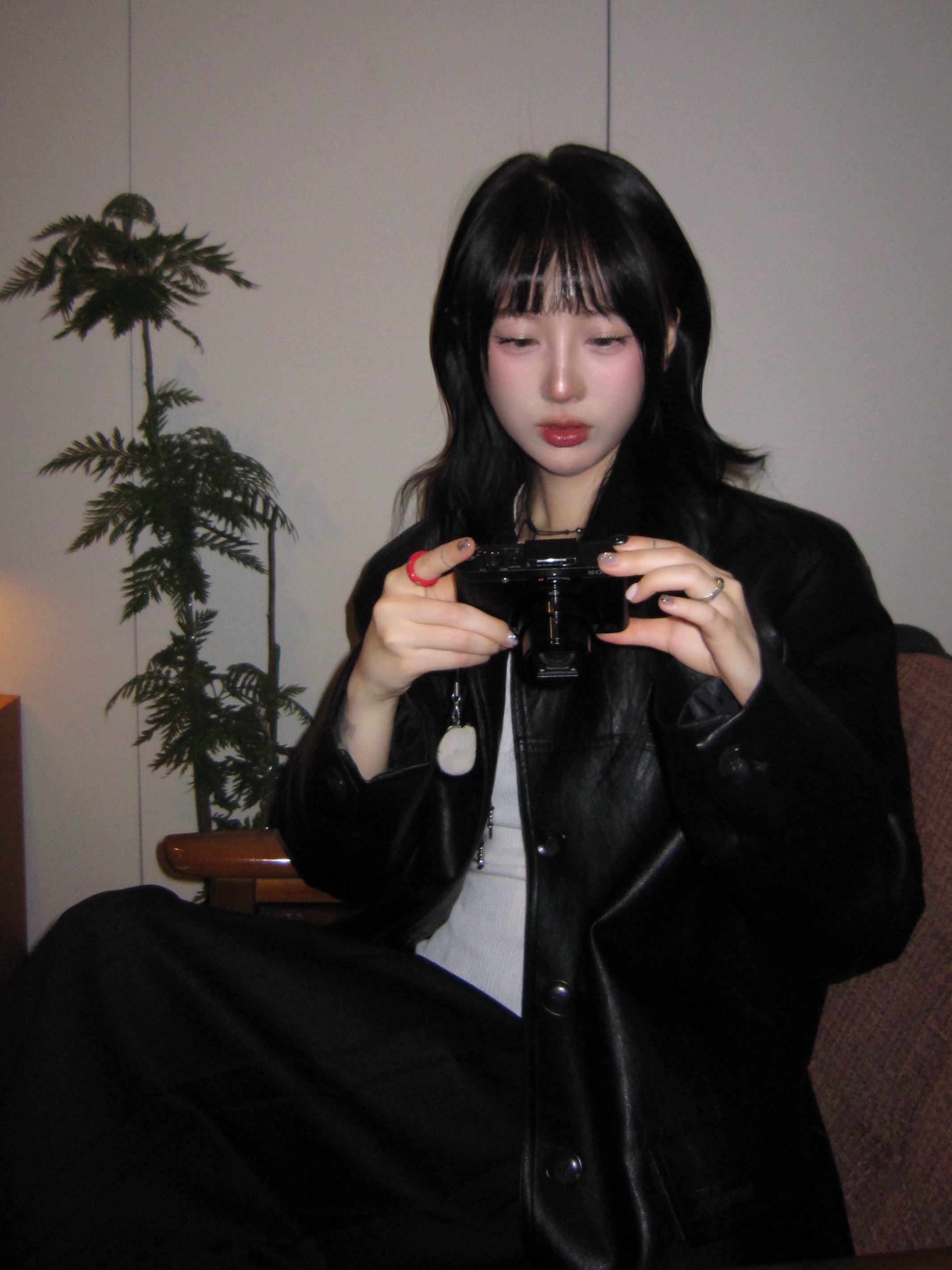 Punch Drunk Parties Mother's Worry Tank Top White, Nff Black Flow Ball Necklace Black 착용 스타일