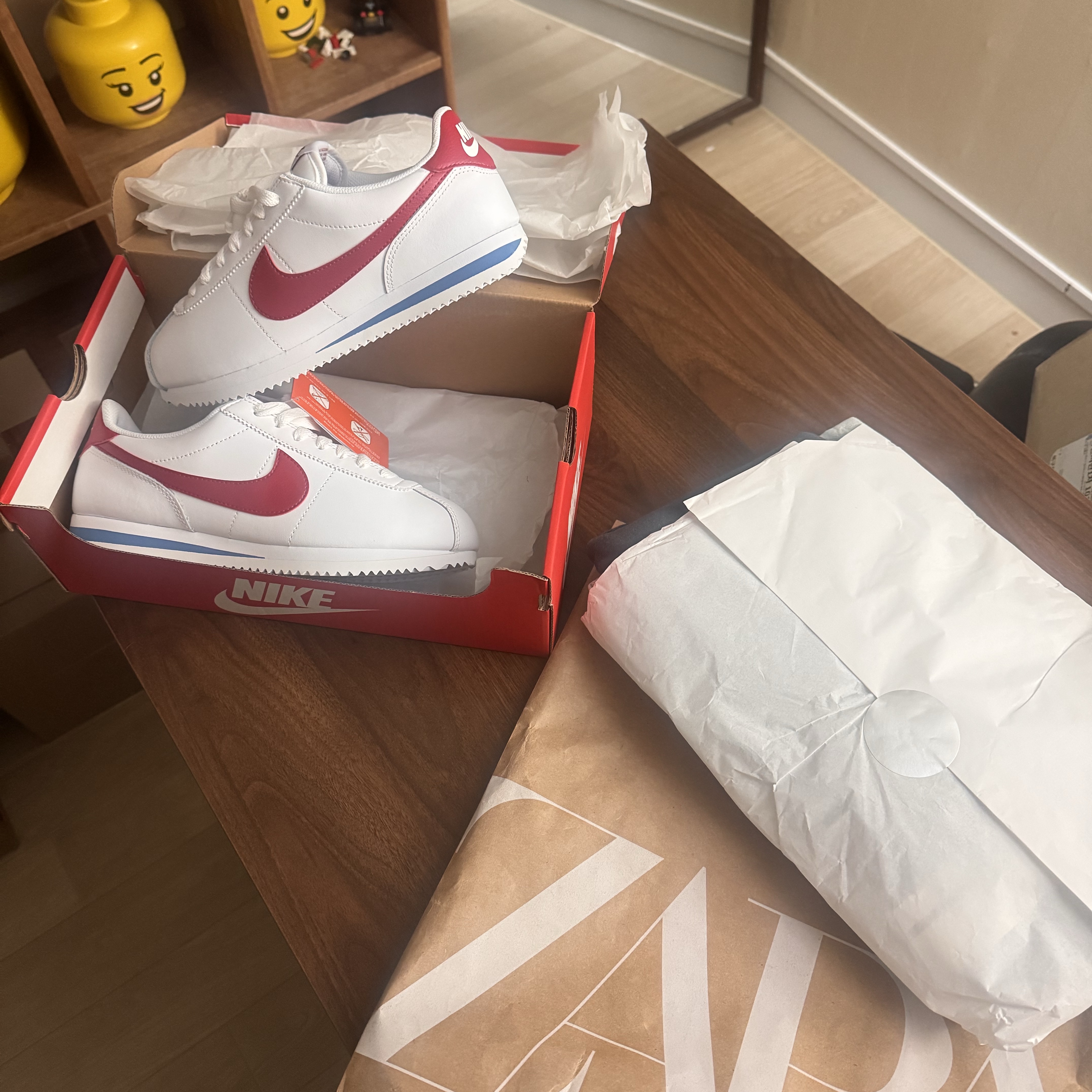 (W) Nike Cortez Leather White Varsity Red 착용 스타일