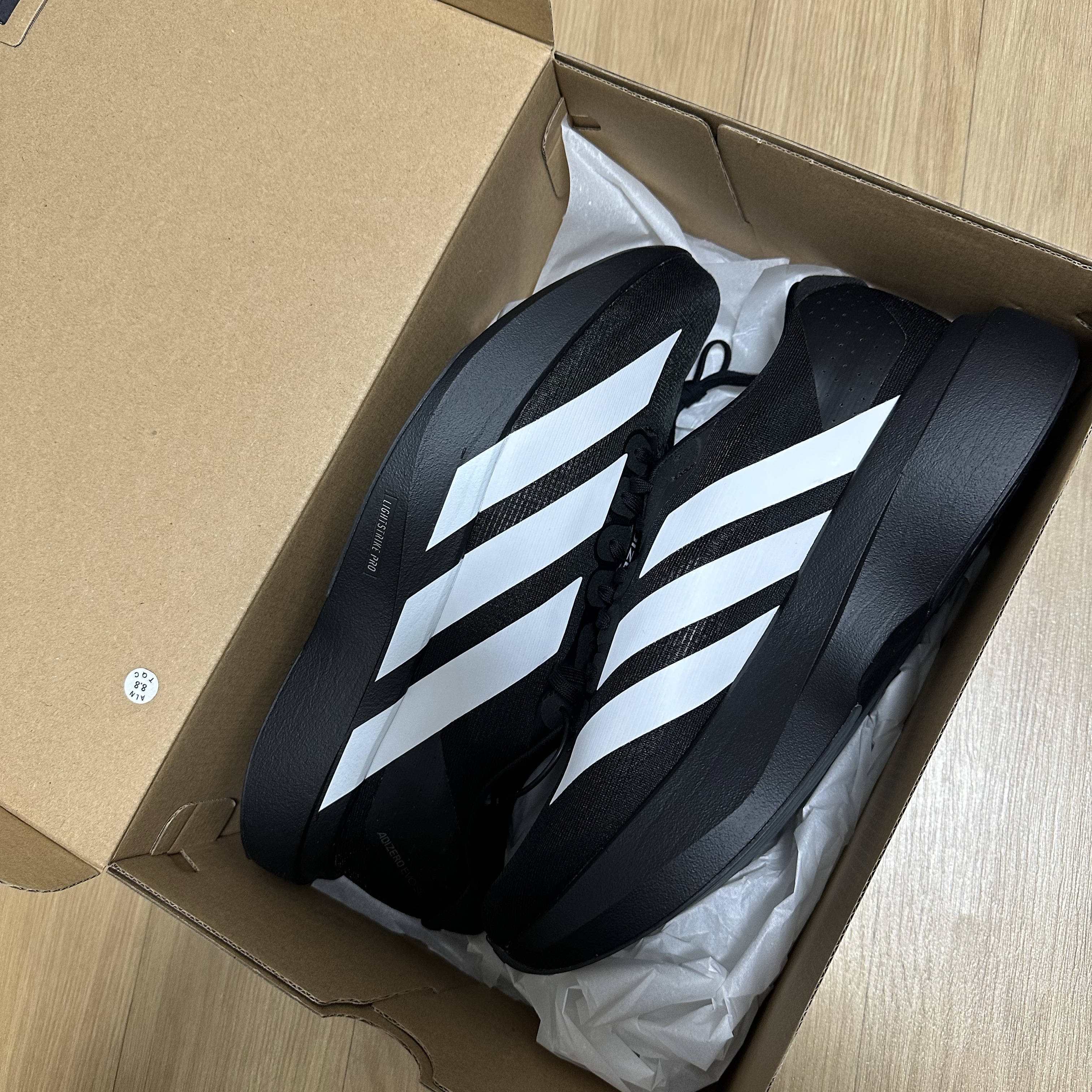 Adidas Adizero EVO SL Core Black Cloud White 착용 스타일 - 2