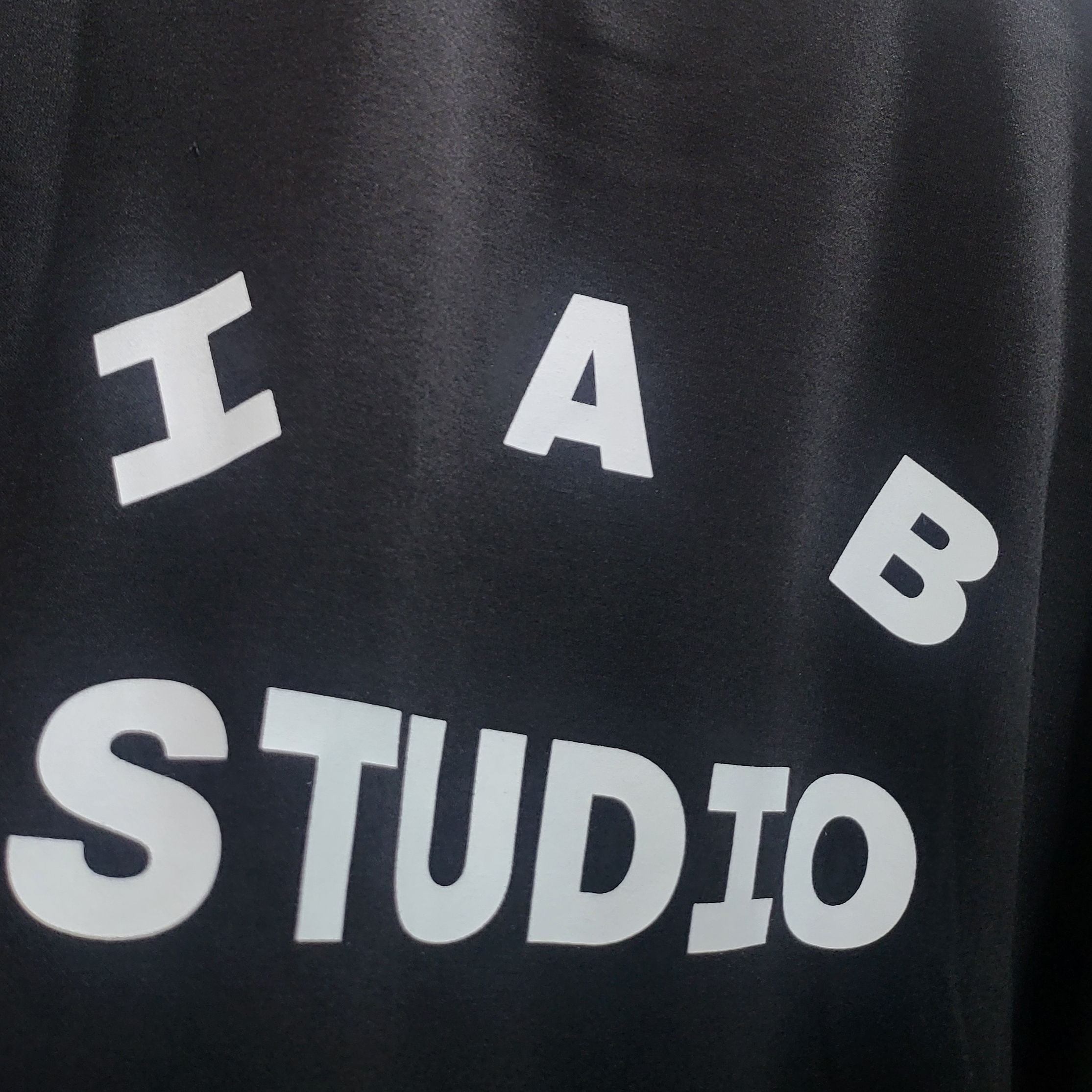 IAB Studio Basic T-Shirt Black White 착용 스타일