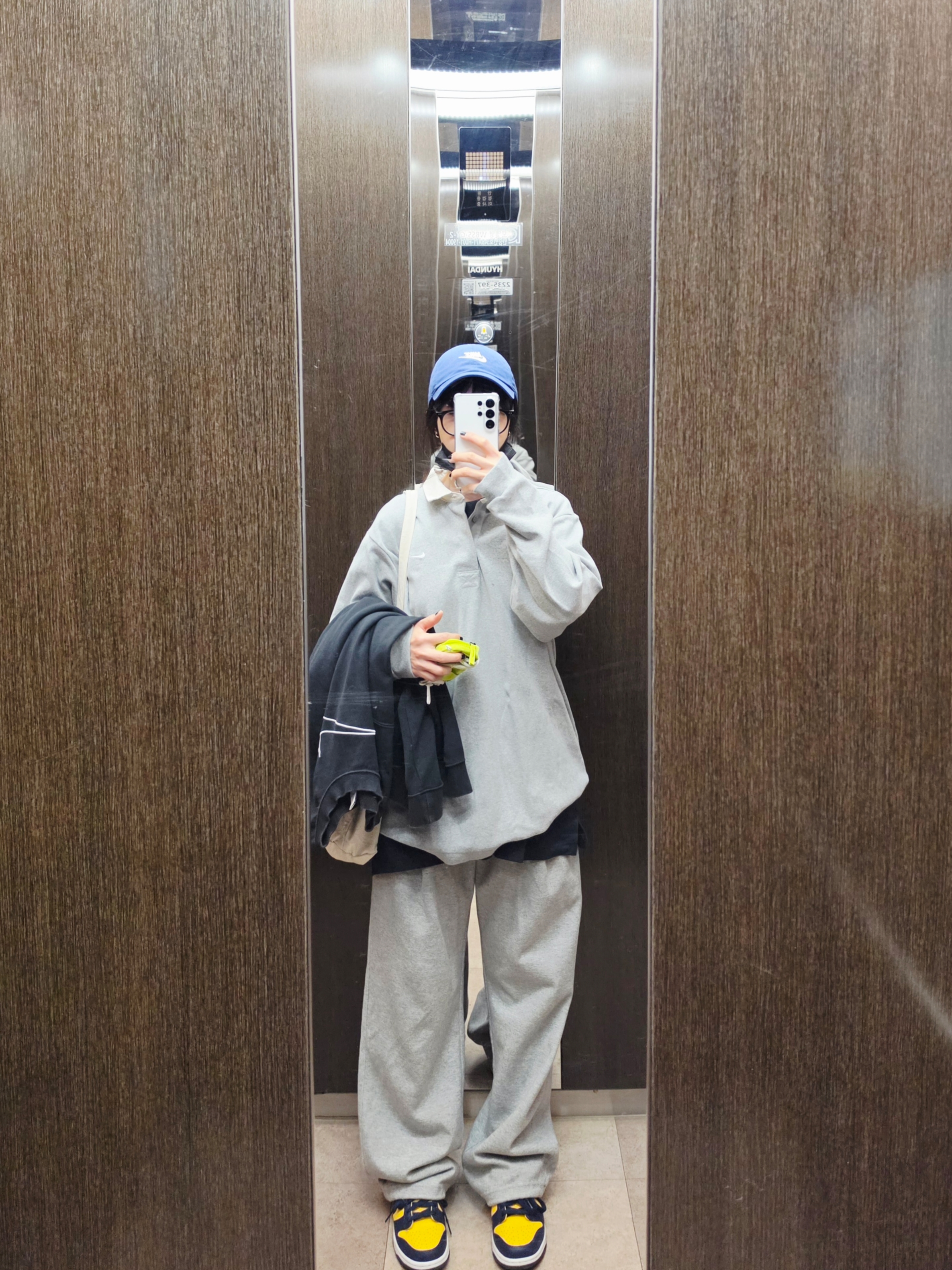 Nike Heritage 86 Futura Washed Cap Navy, Nike Solo Swoosh Rugby Top Dark Grey Heather - Asia 착용 스타일