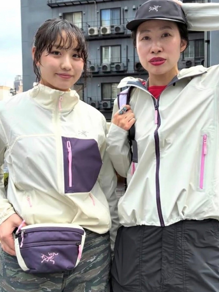 Arc'teryx x Beams Boy Mantis1 Waistpack Cosmic Bloom, Arc'teryx Mantis 2 Waistpack Whiteout 착용 스타일 - 1
