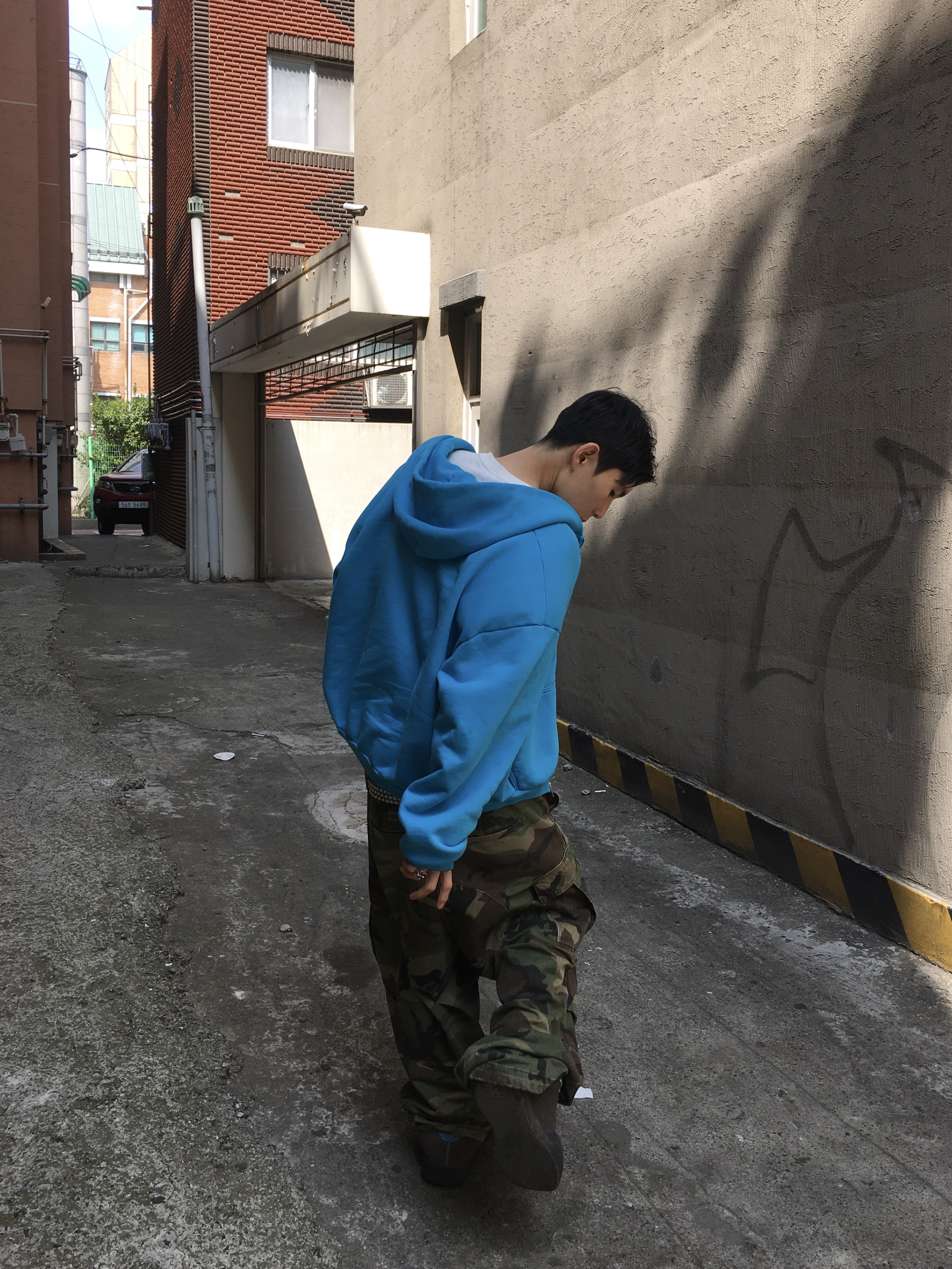 SKYLRK Zip Hoodie Super Blue 착용 스타일 - 2