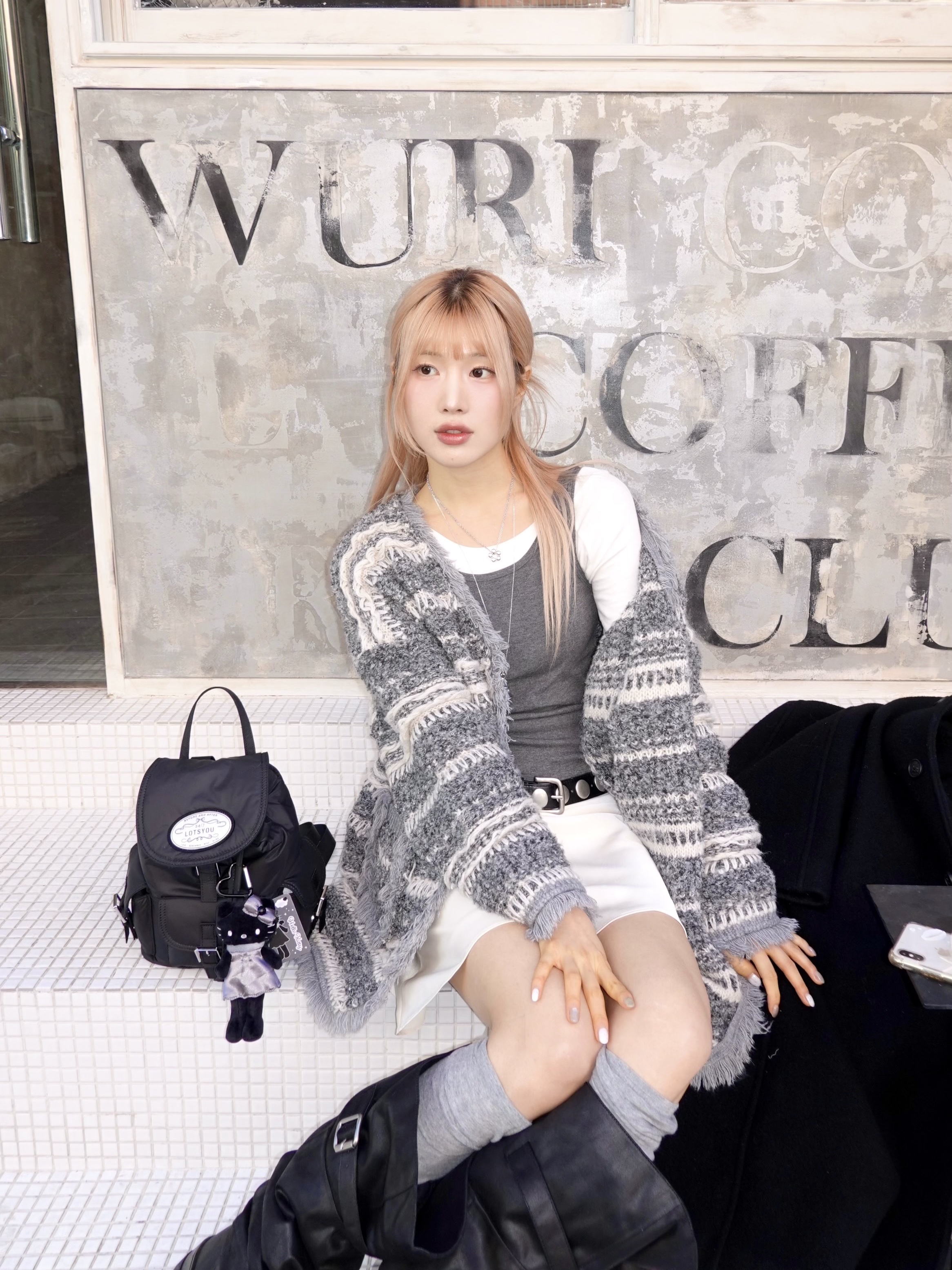 LOTS YOU Nostalgia Chubby Backpack Black, Sanrio Hello Kitty Black Angel Collection Style Up Mascot Angel Black 착용 스타일 - 9