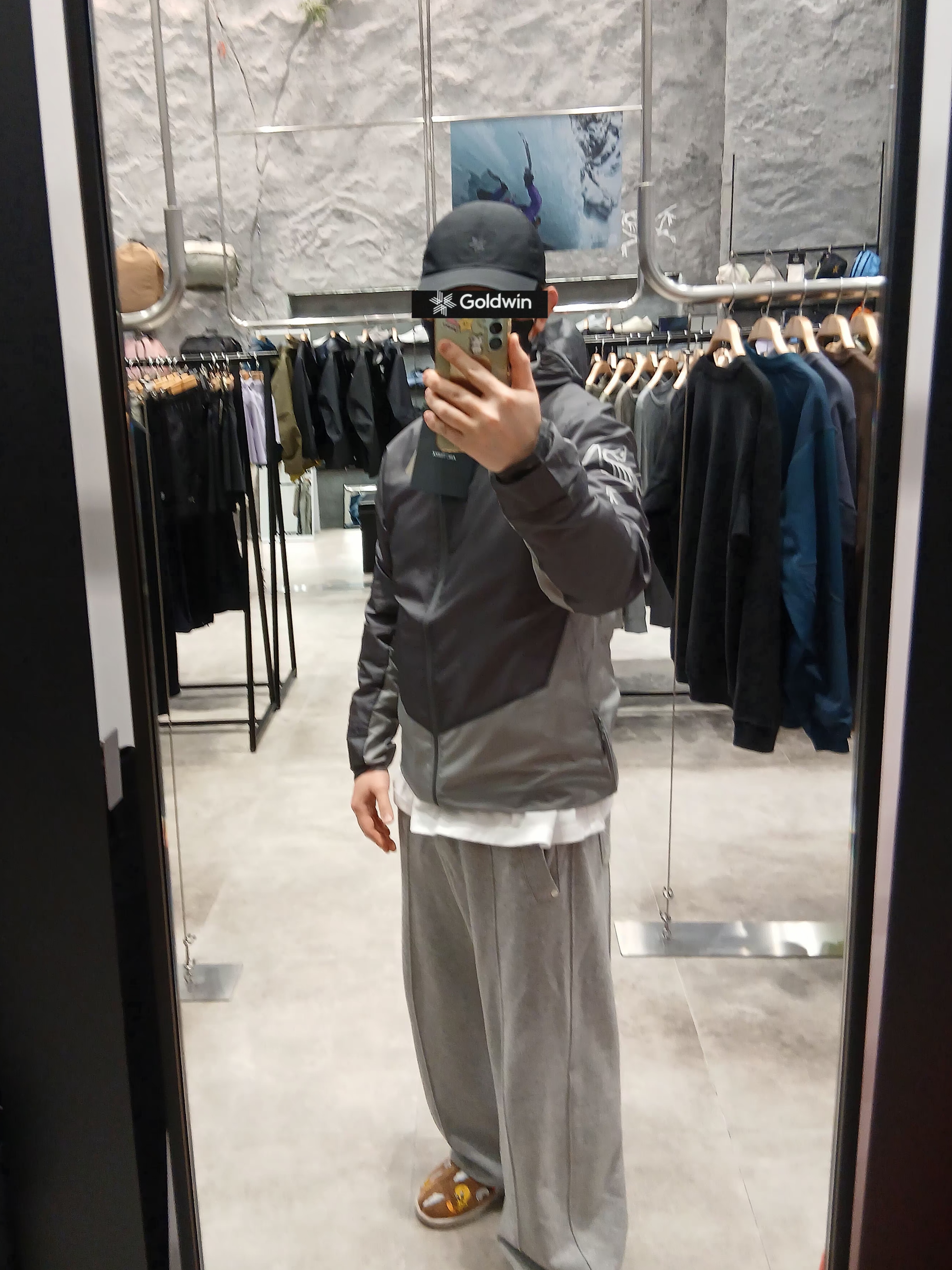 Goldwin Gore-Tex 3L Cap Black, Arc'teryx Kragg SL Cotton LS Shirt White Light 착용 스타일 - 3
