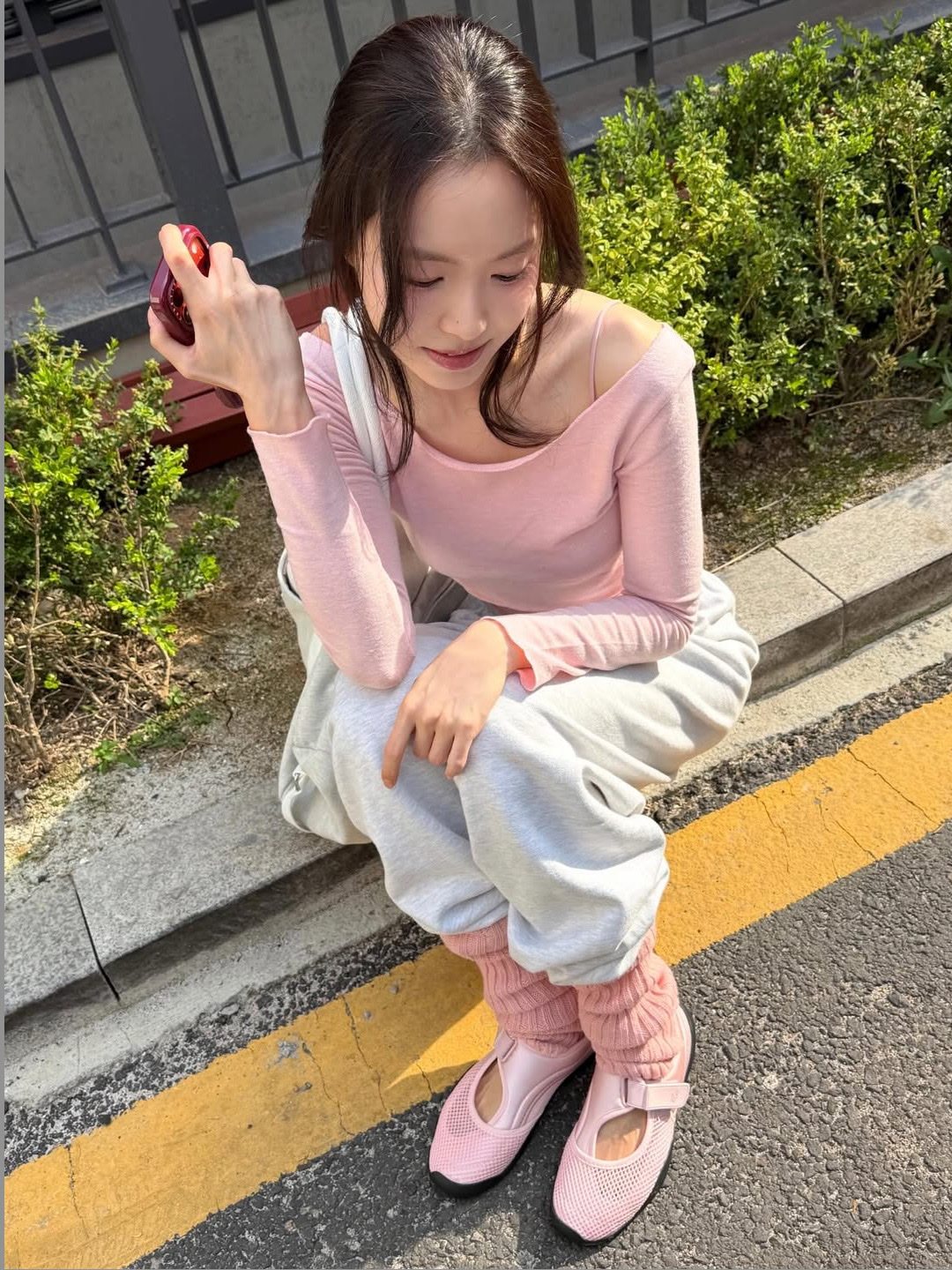 (W) Lacoste Low Mystere Sneakers Light Pink Black, (W) Repetto Logo Legwarmers Blush Pink 착용 스타일 - 2
