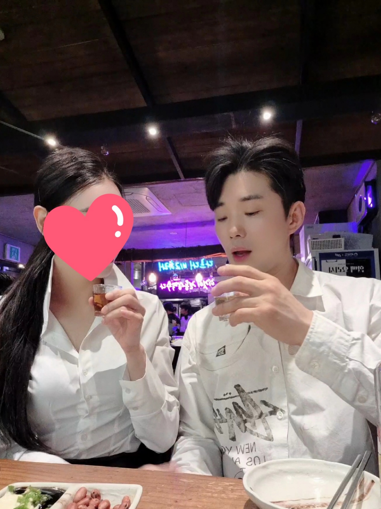 Stussy World Tour Shirt White 착용 스타일 - 1
