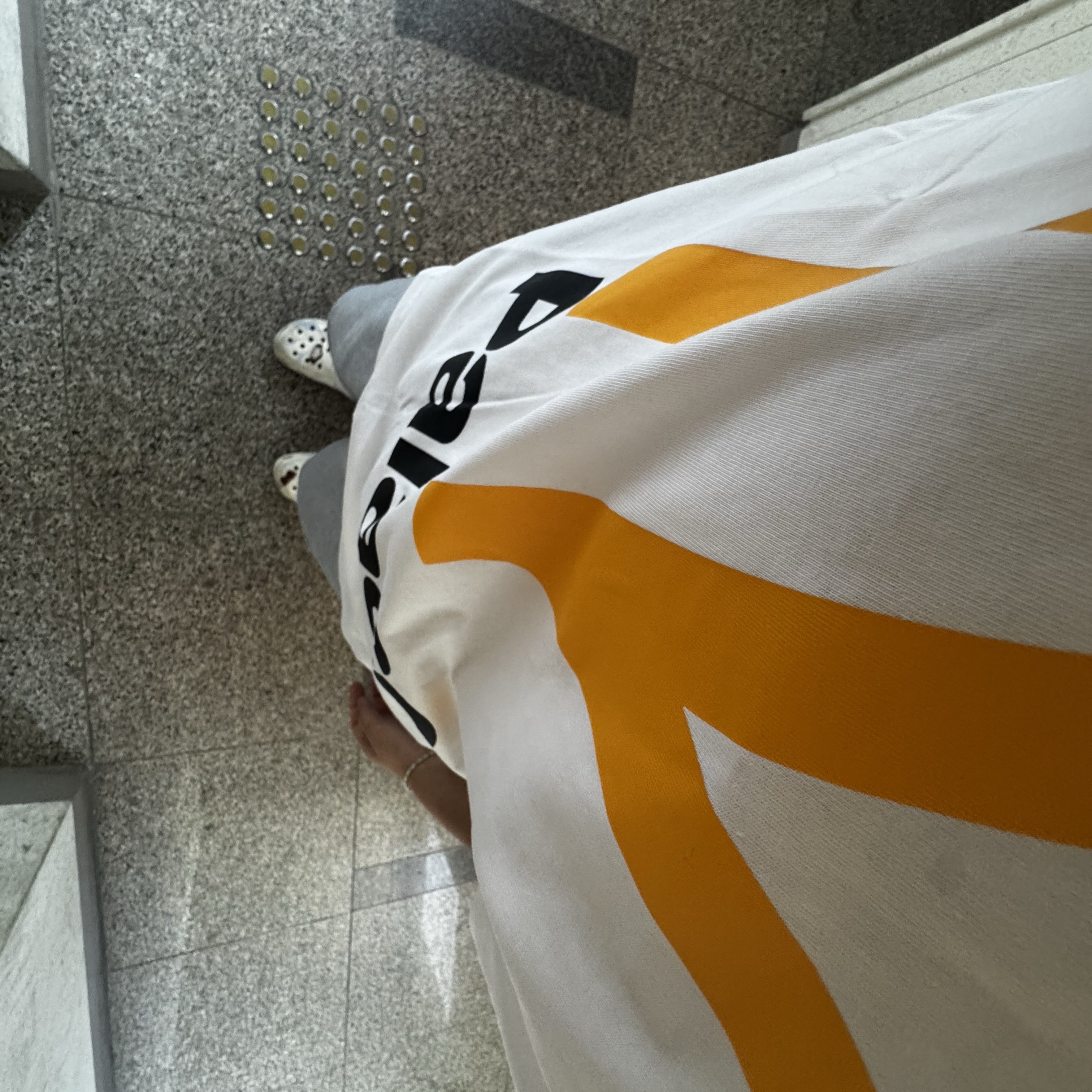 Palace x McDonald's Logo T-Shirt White - 23FW 착용 스타일