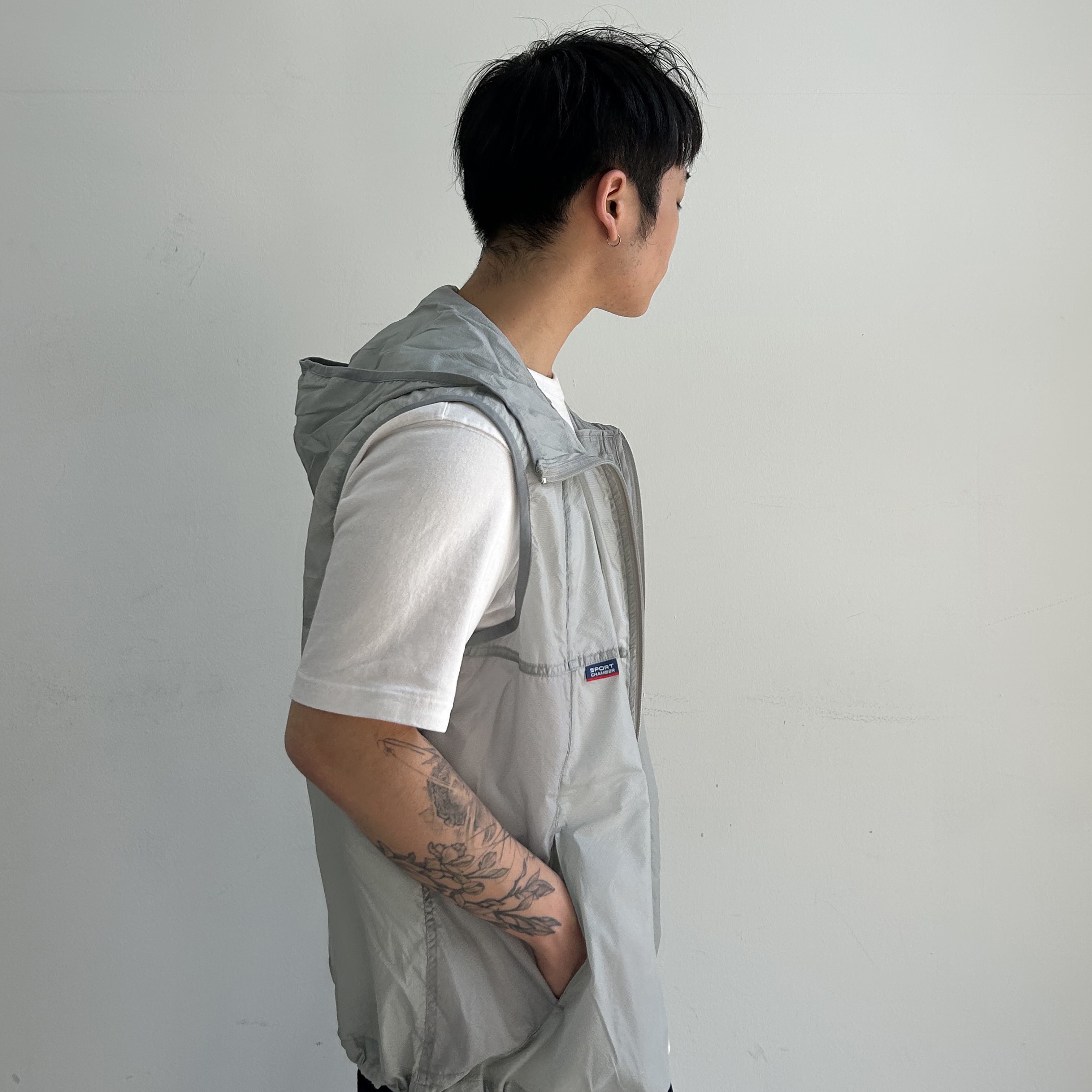 SPORT CHAMBER Light Active Hood Vest LIGHT GRAY 착용 스타일 - 2
