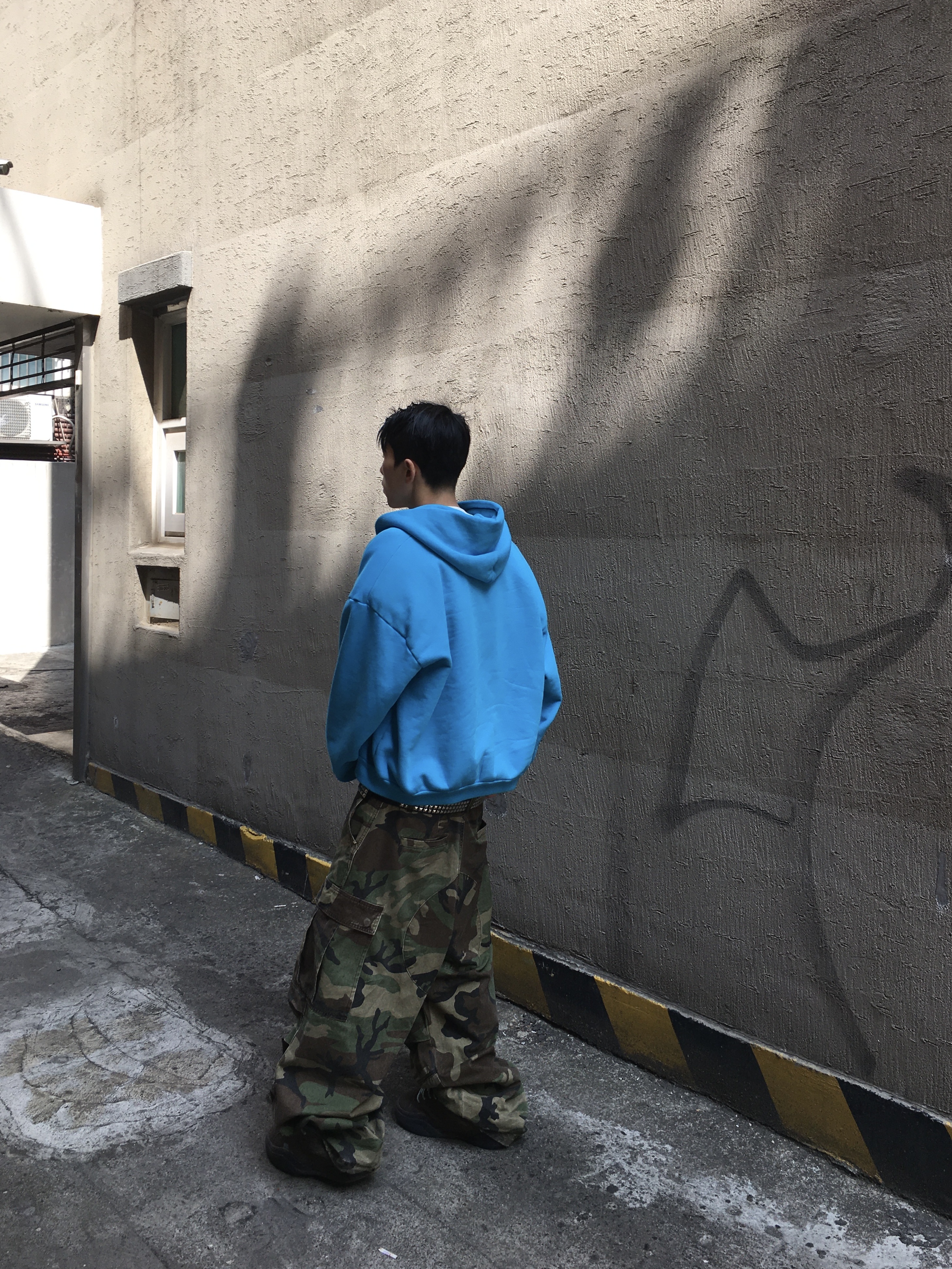 SKYLRK Zip Hoodie Super Blue 착용 스타일 - 1