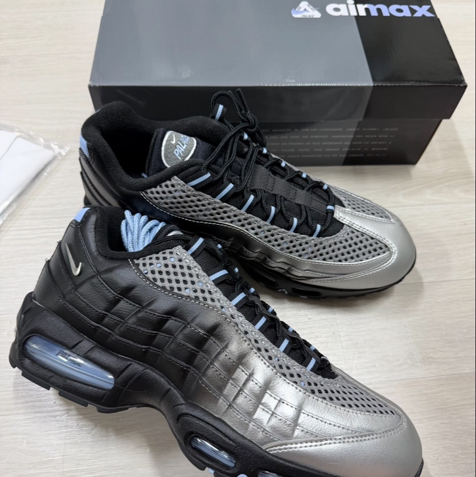 Nike x Palace Air Max 95 Metallic Silver Aluminum, Palace x Nike Font Swoosh T-Shirt White - 26SS 착용 스타일 - 2