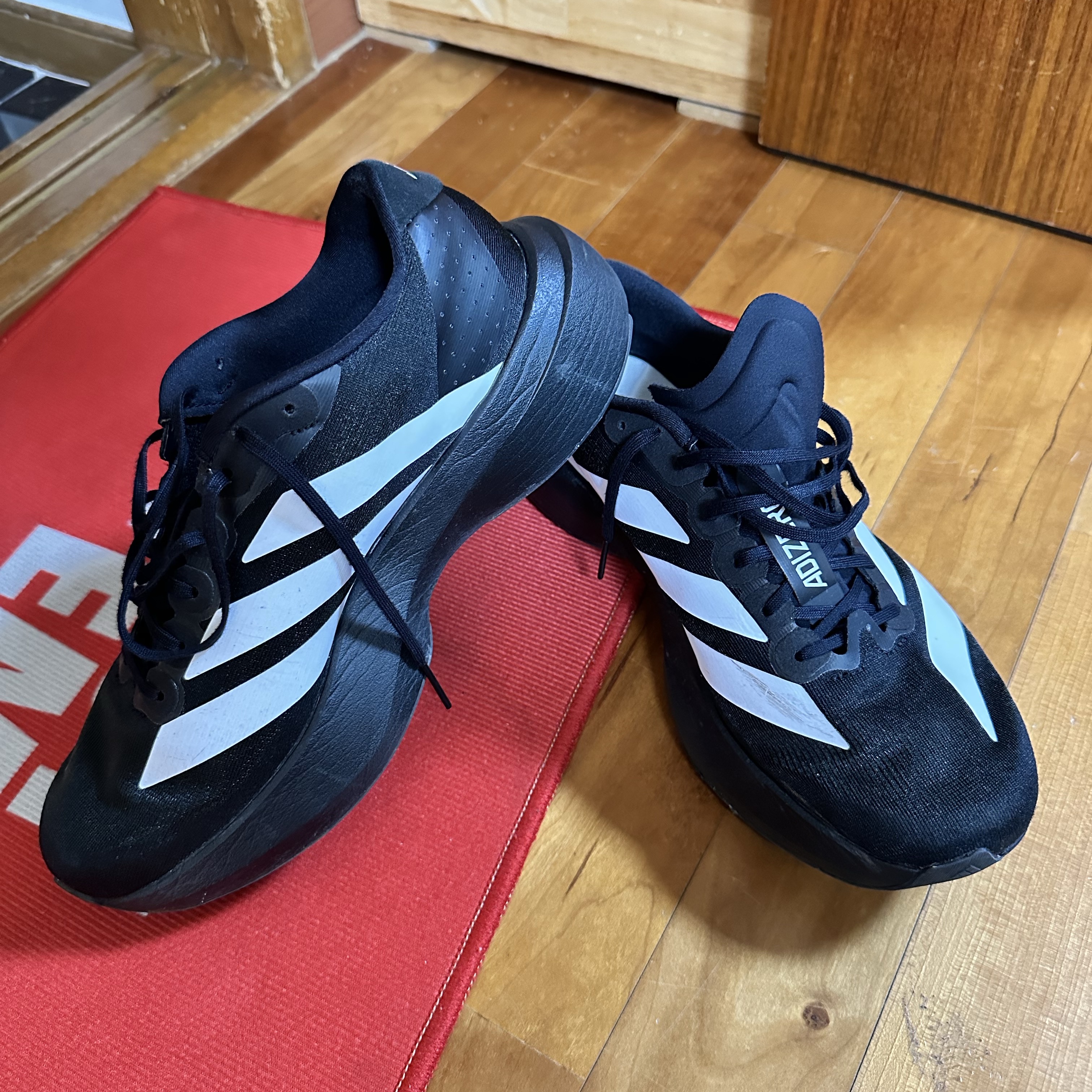 Adidas Adizero EVO SL Core Black Cloud White 착용 스타일