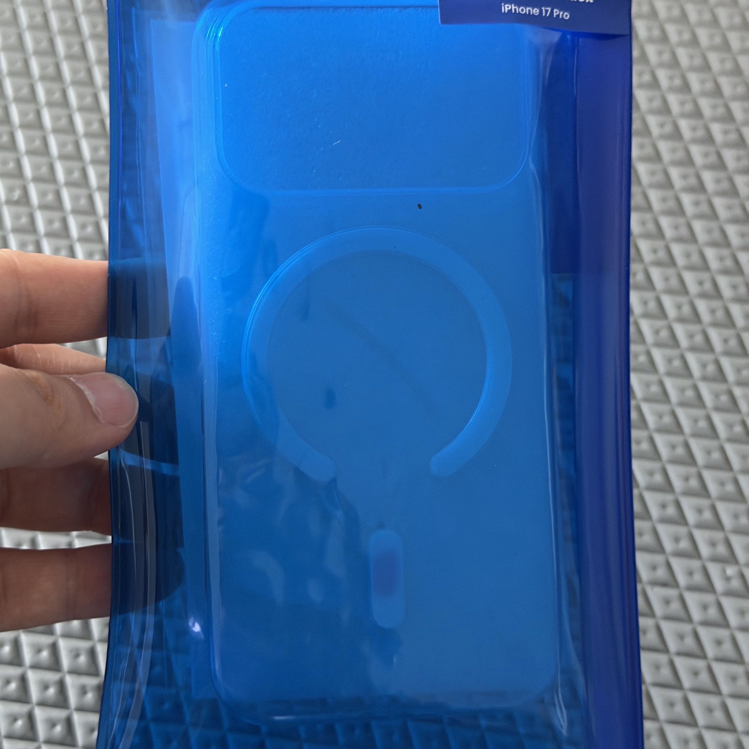 Tanglewood iPhone 17 Series MagSafe Ultra Slim Air Case 착용 스타일 - 1