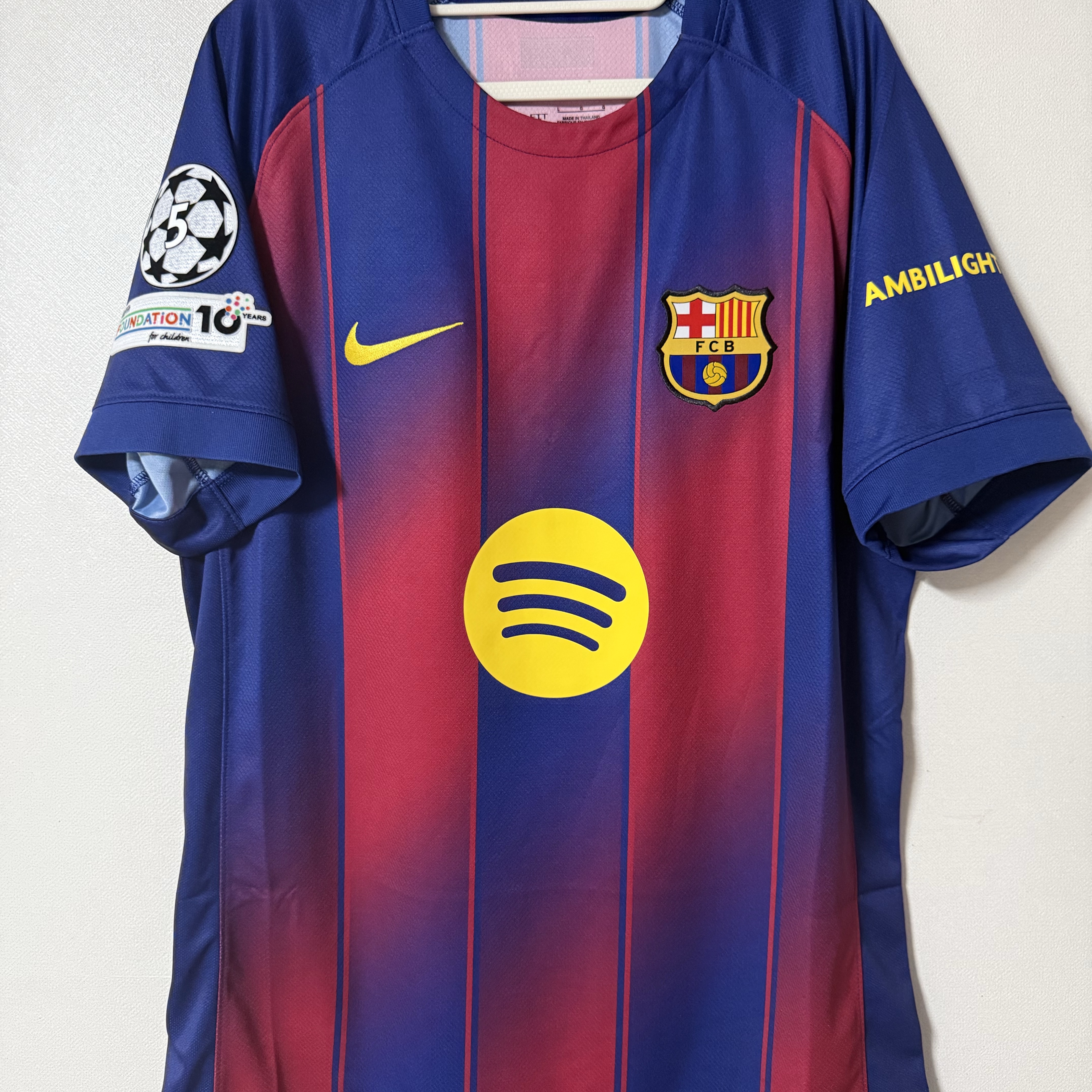 Nike FC Barcelona 2025/26 Stadium Home Dri-Fit Football Replica Jersey Deep Royal Blue Noble Red (Non Marking Ver.) 착용 스타일 - 1