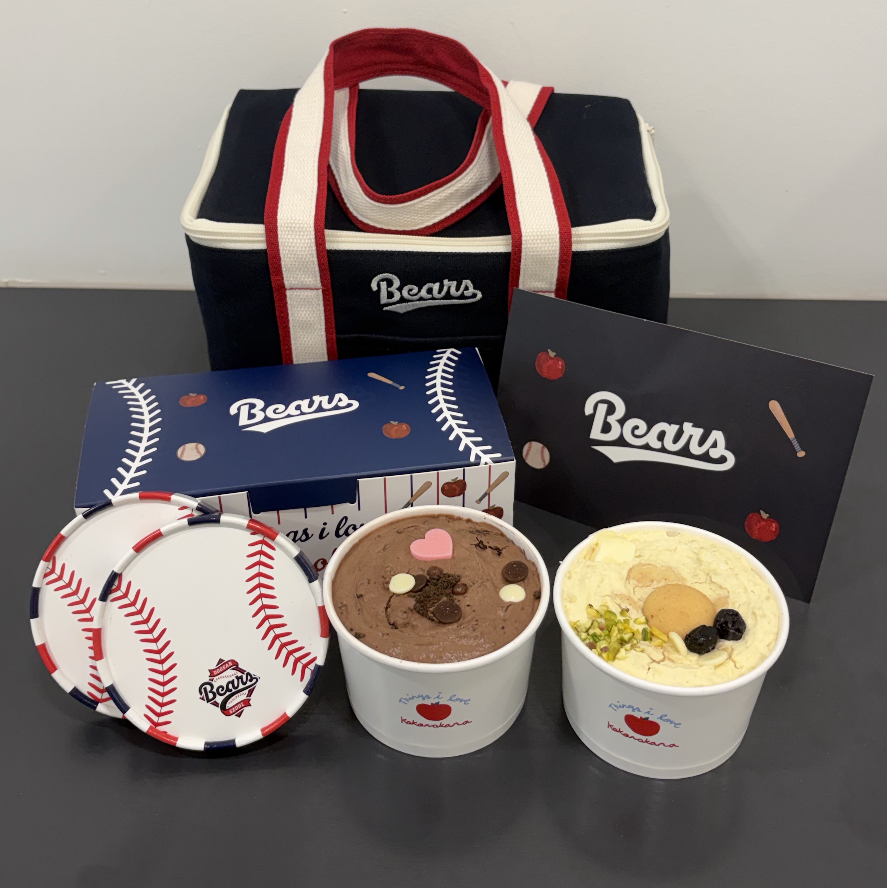 [KREAM 단독] Doosan Bears x Kokorokara Hustle Pudding 2pcs & Kokoro Bear Cooler Bag Set 착용 스타일 - 1
