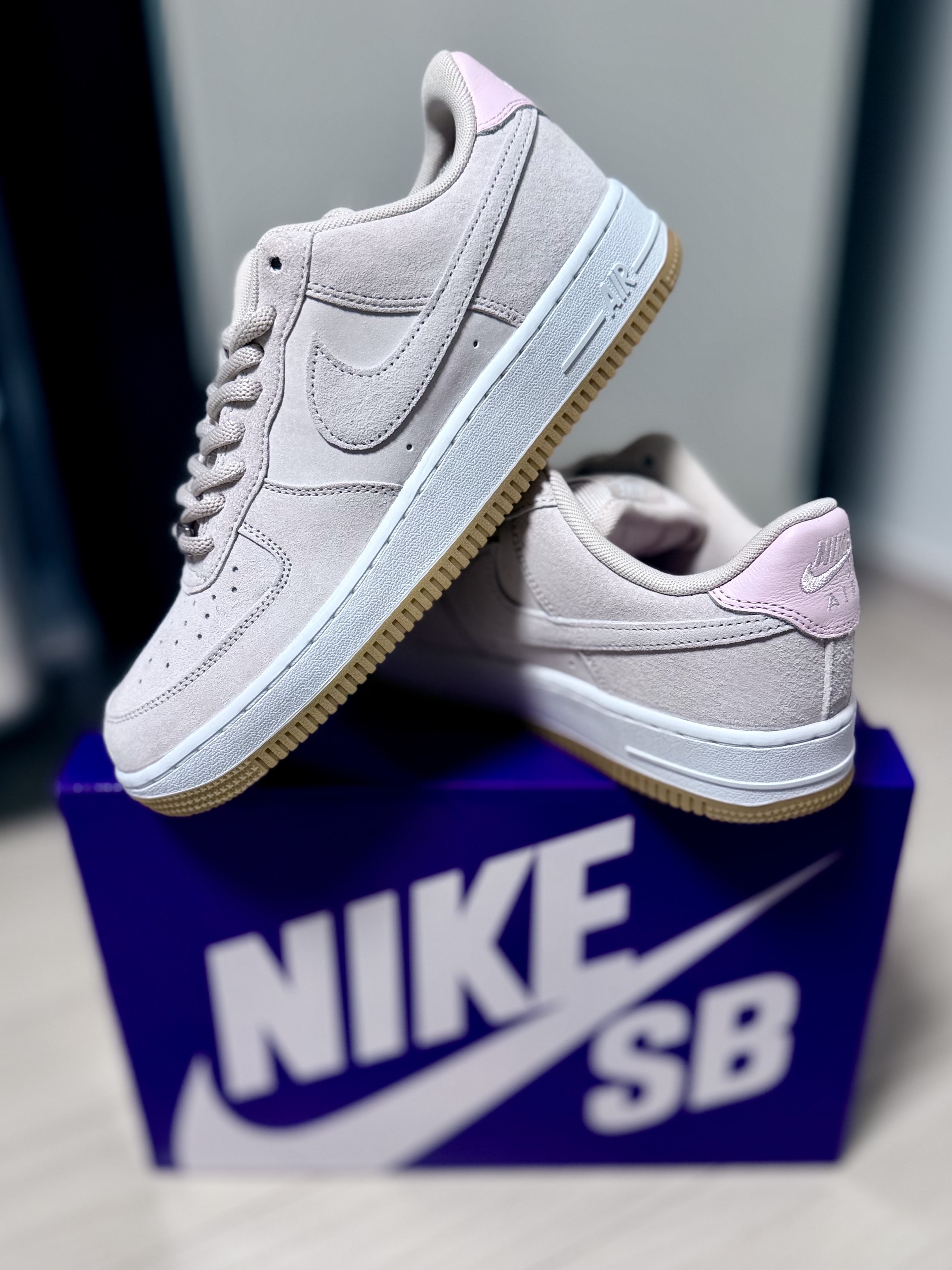 Nike SB Air Force 1 Low Light Orewood Brown and Pink Foam 착용 스타일