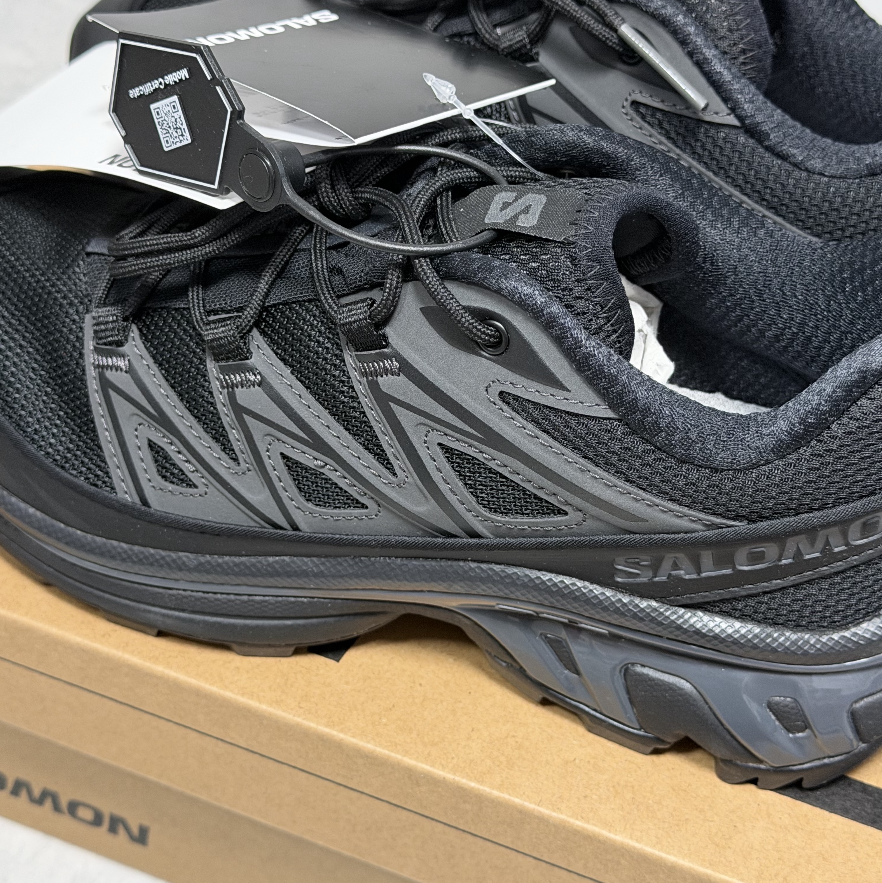 Salomon XT-6 Expanse Black Ebony 착용 스타일 - 2