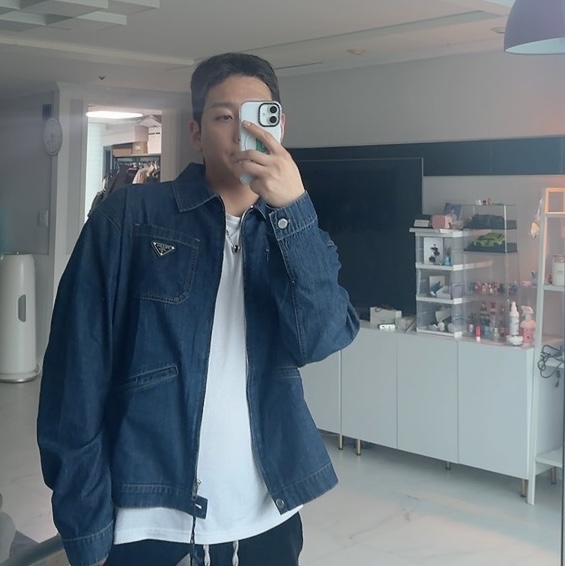 Prada Light Denim Zipper Jacket Navy 착용 스타일 - 1