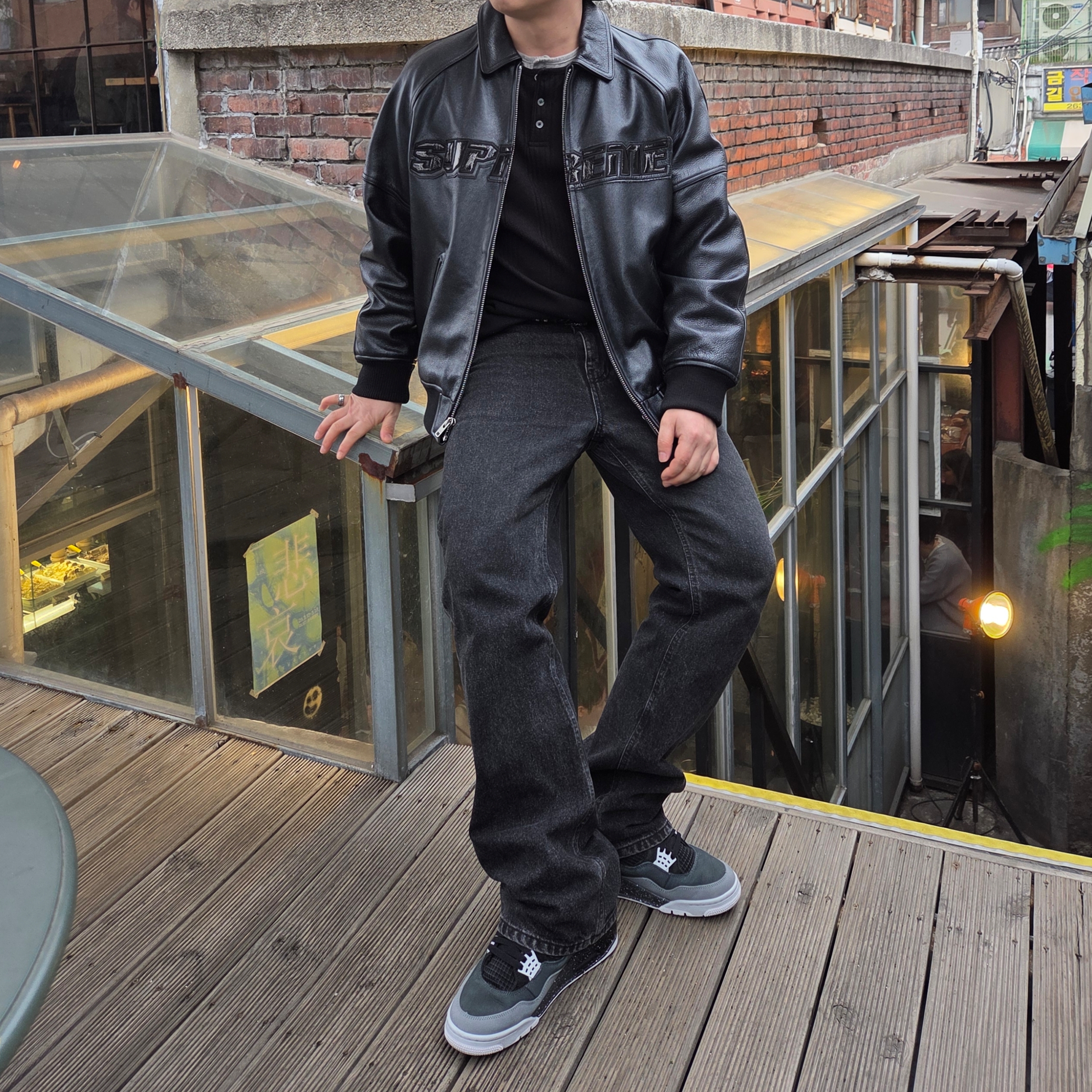 Supreme Silver Surfer Leather Varsity Jacket Black - 22SS, Jordan 4 Retro Fear 2024 착용 스타일 - 3