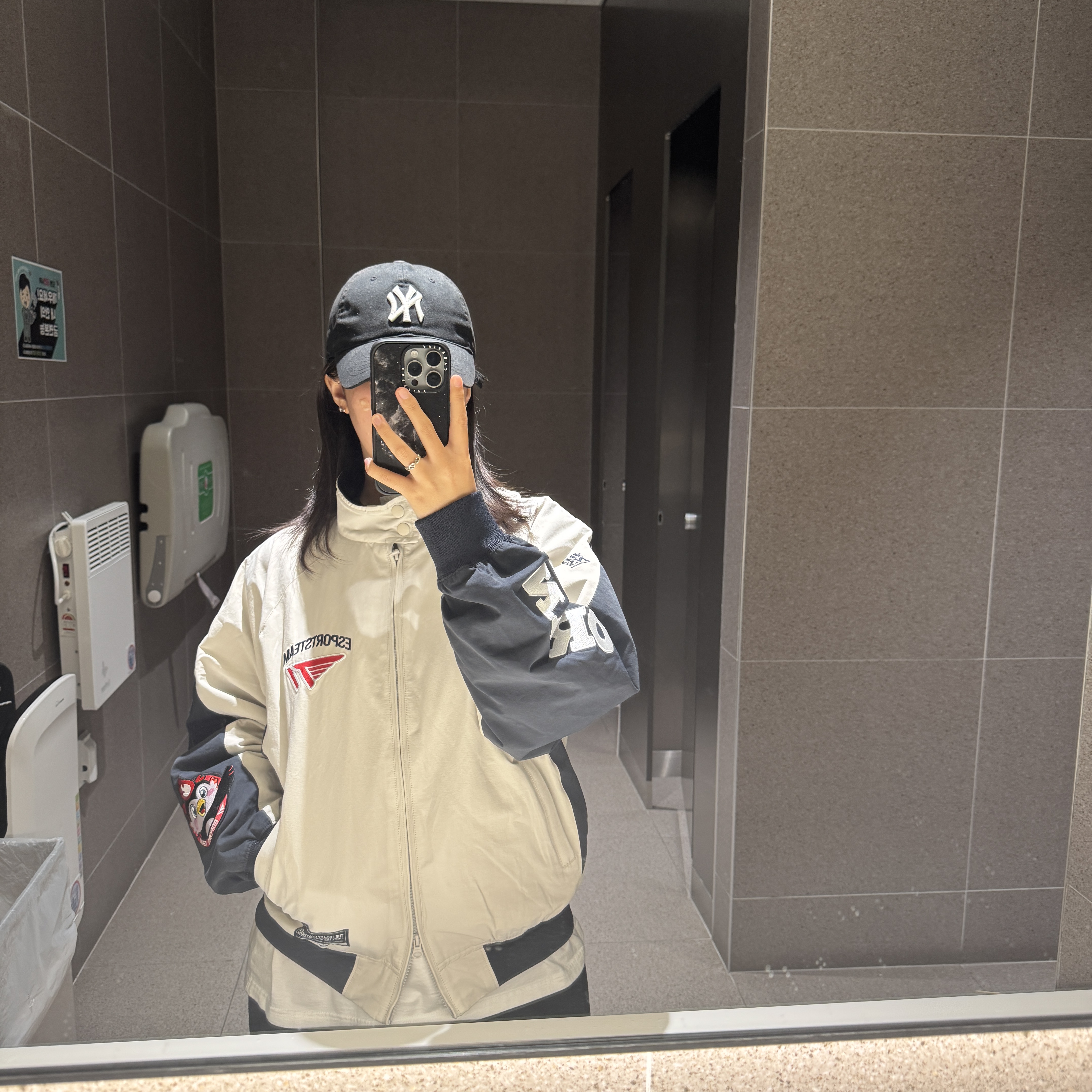 BDNS x T1 Base Jacket Beige 착용 스타일